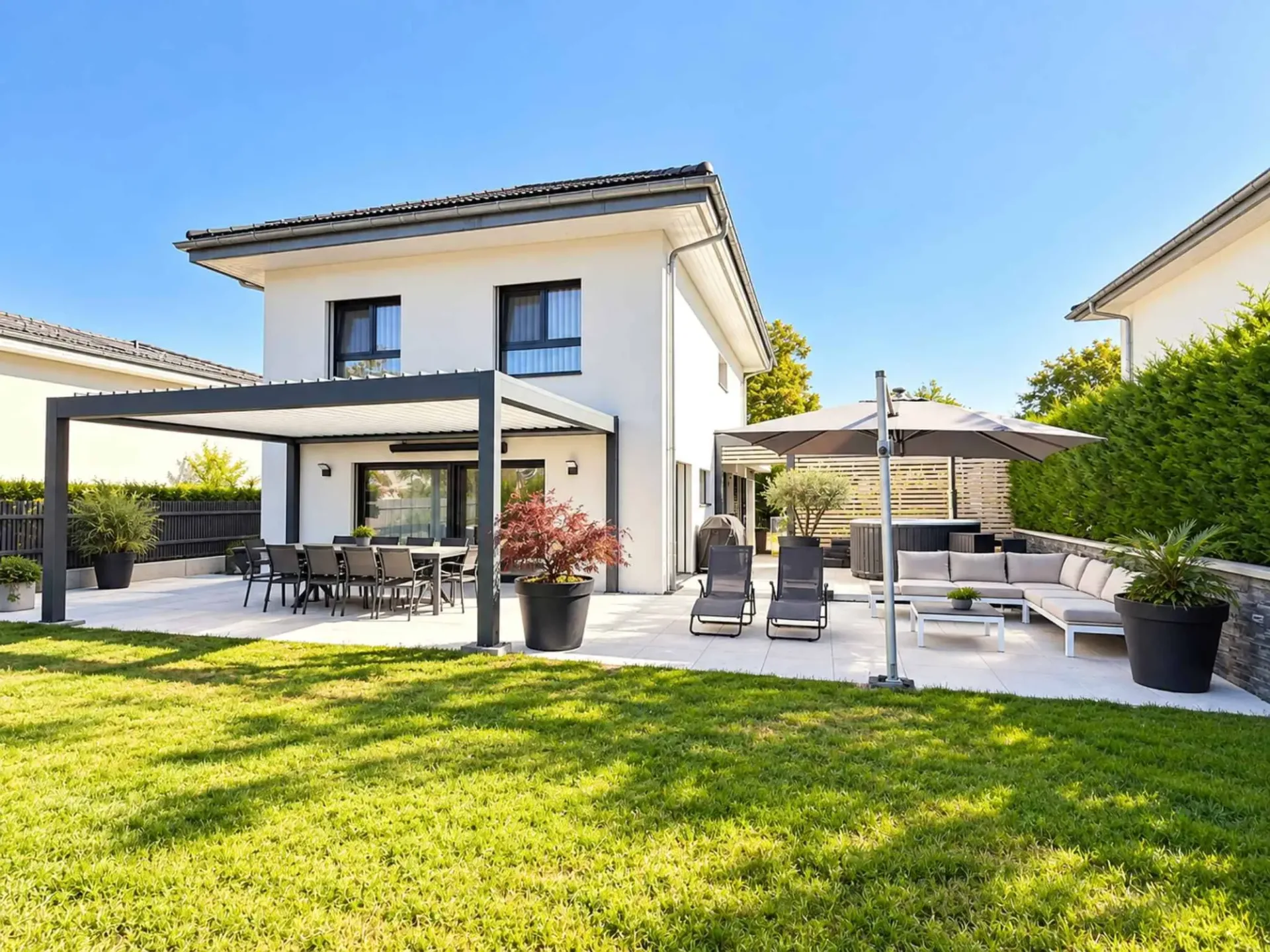 Cuarny Villa für Familie von 2019, Garten, Pergola und Kino im Untergeschoss