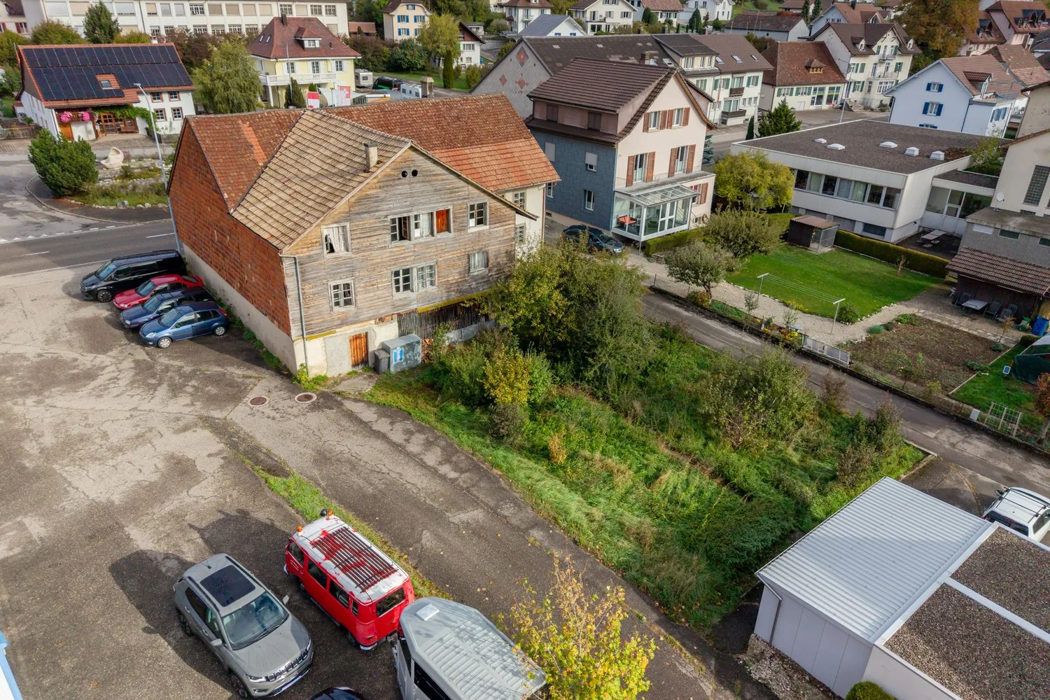 Grosszügiges Bauland mit Altliegenschaft