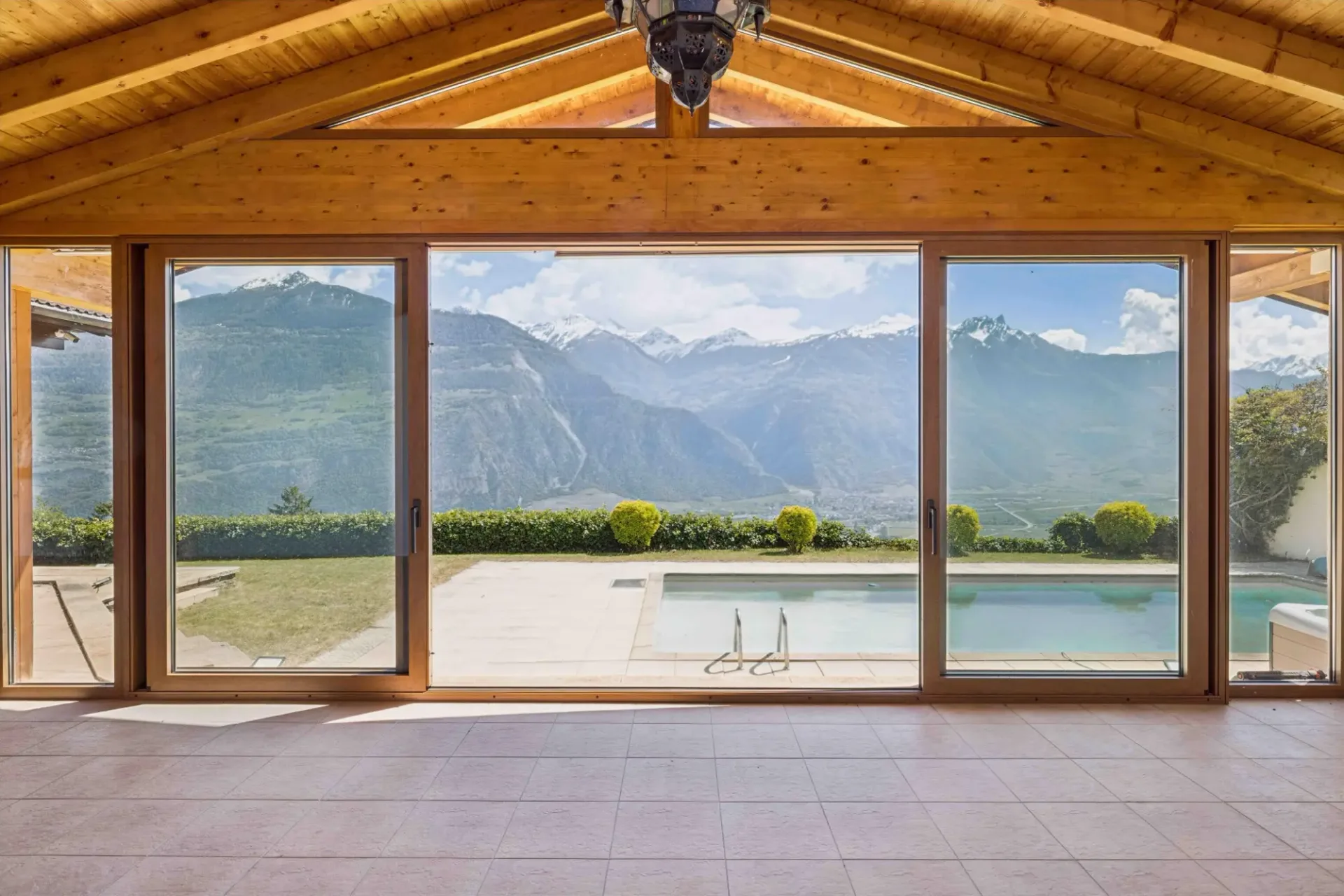 Villa von Ausnahme mit Pool und spektakulärer Aussicht auf das Tal