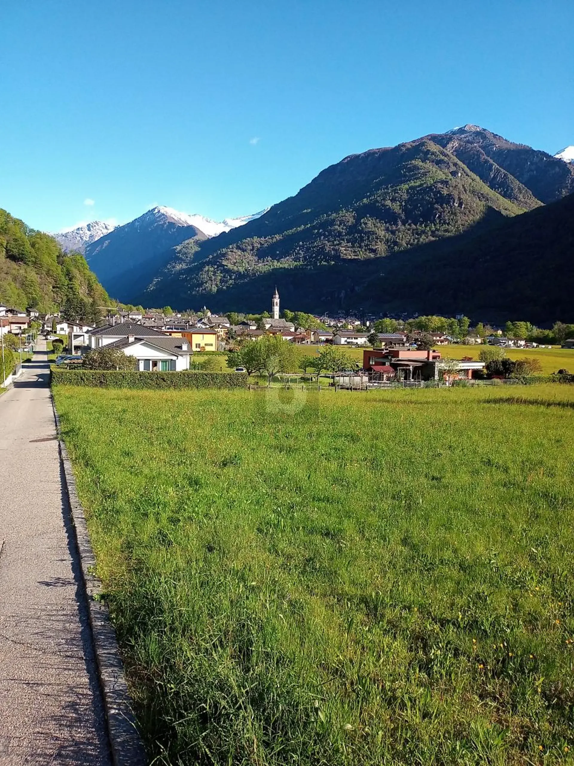 BAULAND AM ENDE DES DORFES, MIT SCHÖNER AUSSICHT