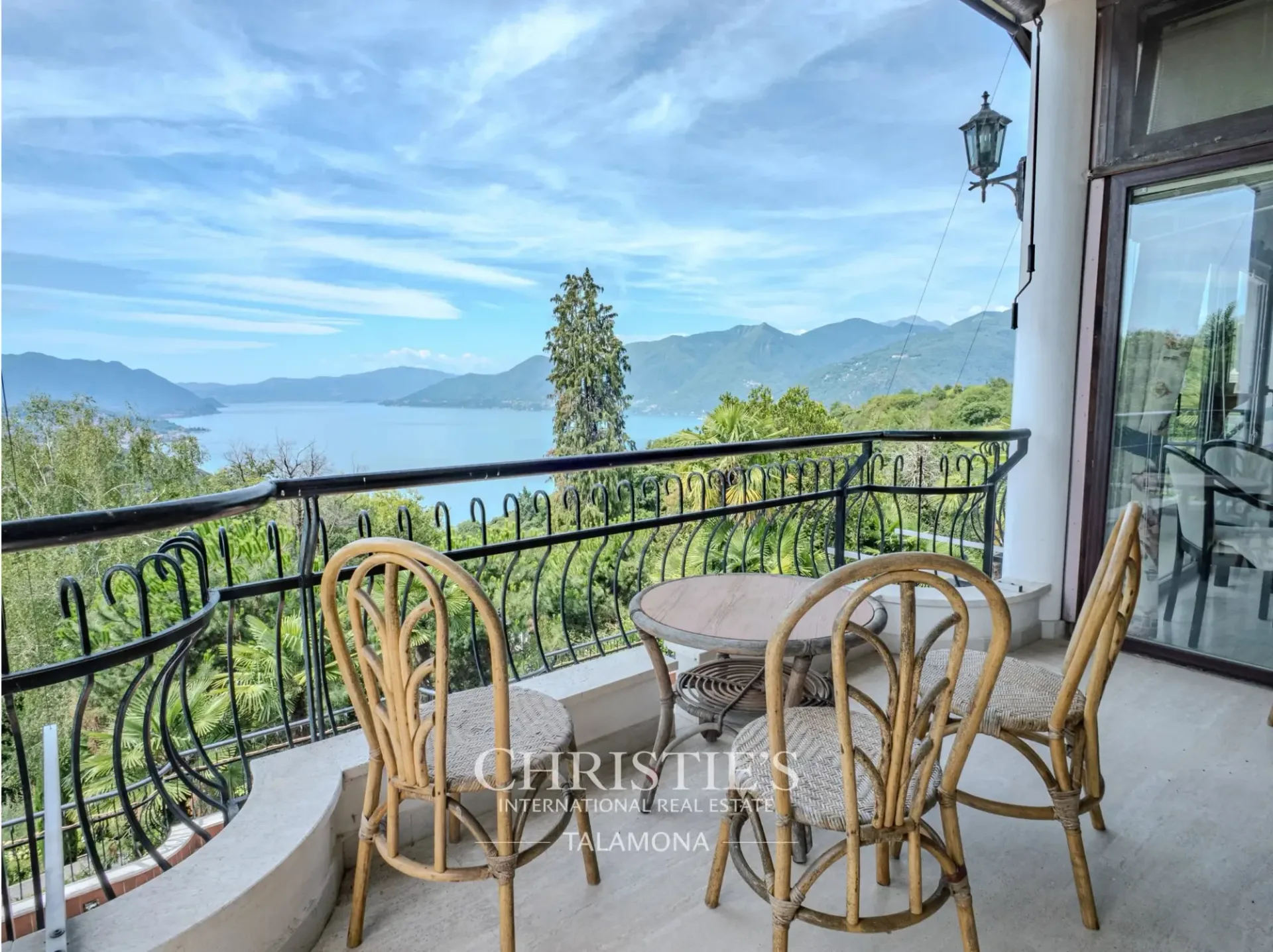 Appartamento con vista lago e piscina a Dumenza