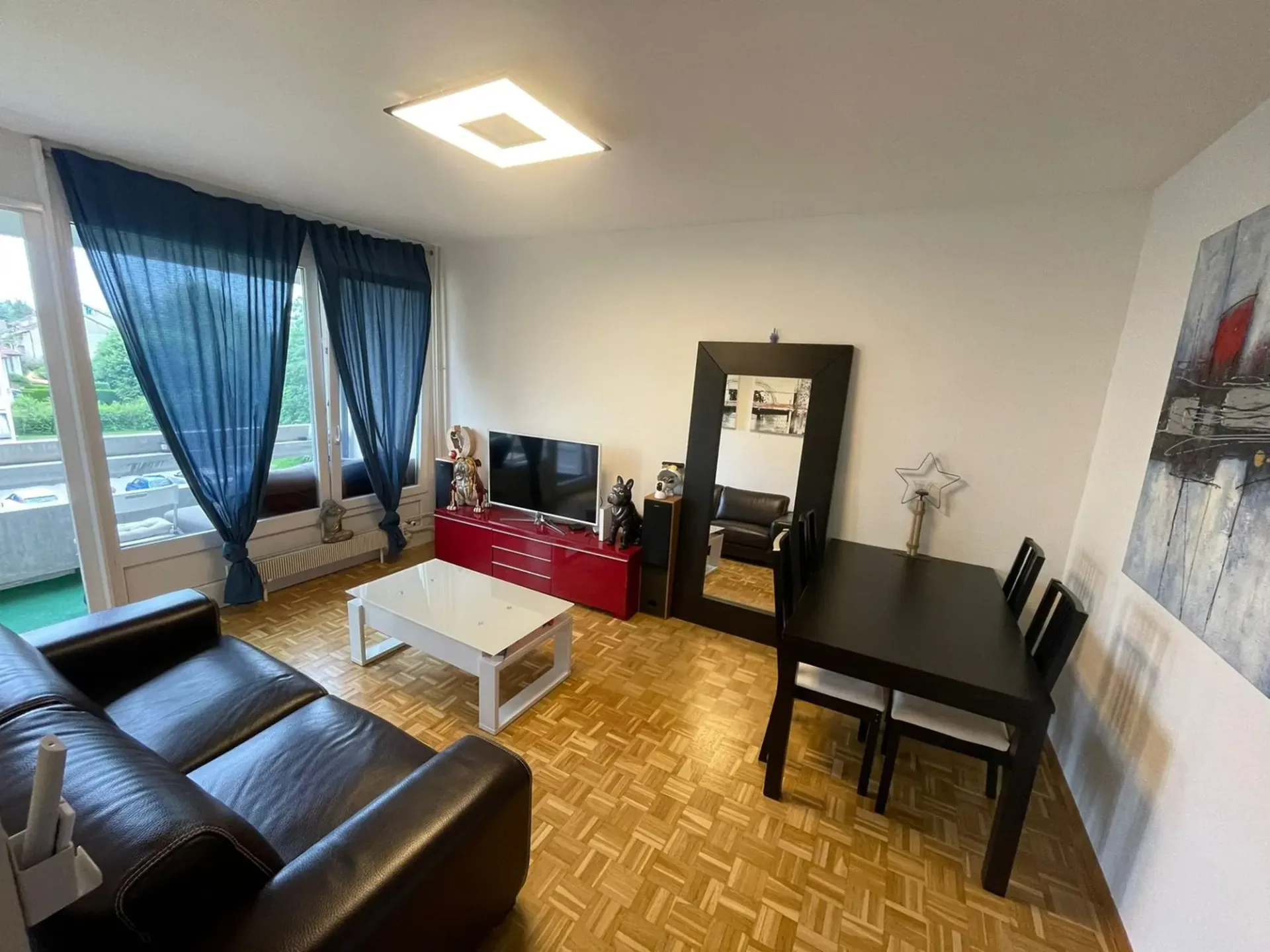 Wohnung mit 3 Zimmern in erhöhtem Stockwerk mit Balkon in Meyrin