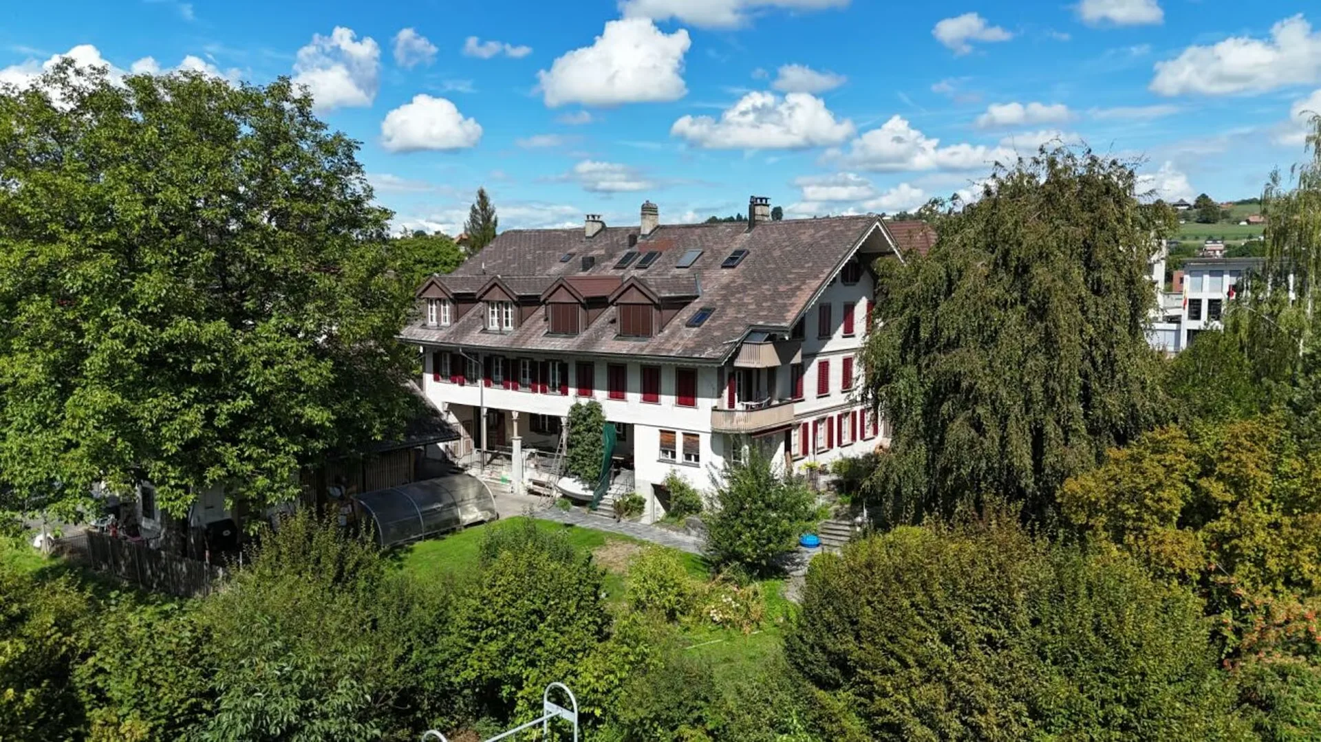 Mehrfamilienhaus mit grosser Baulandreserve
