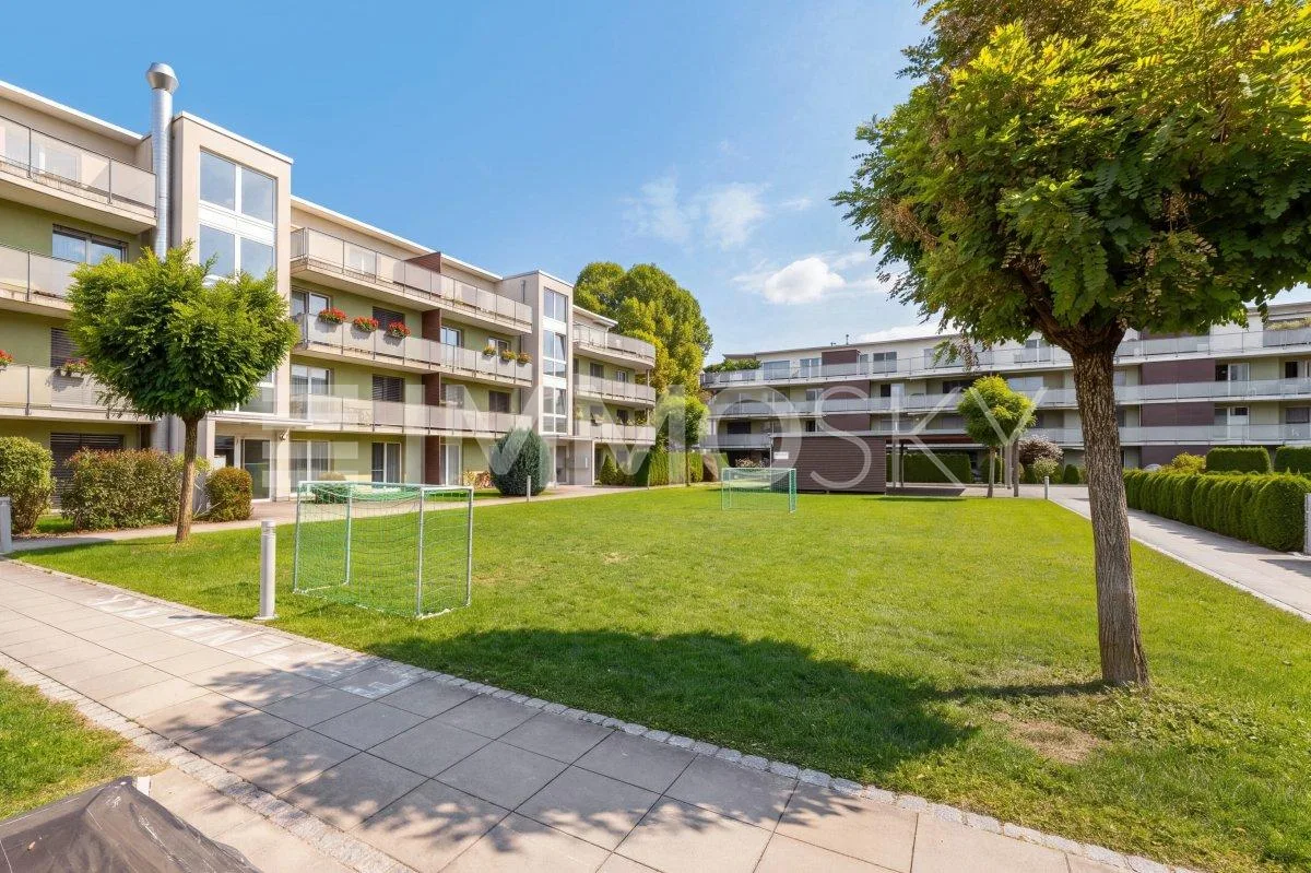 Licht und Sonne: Attraktive Wohnung mit zwei Sitzplätzen