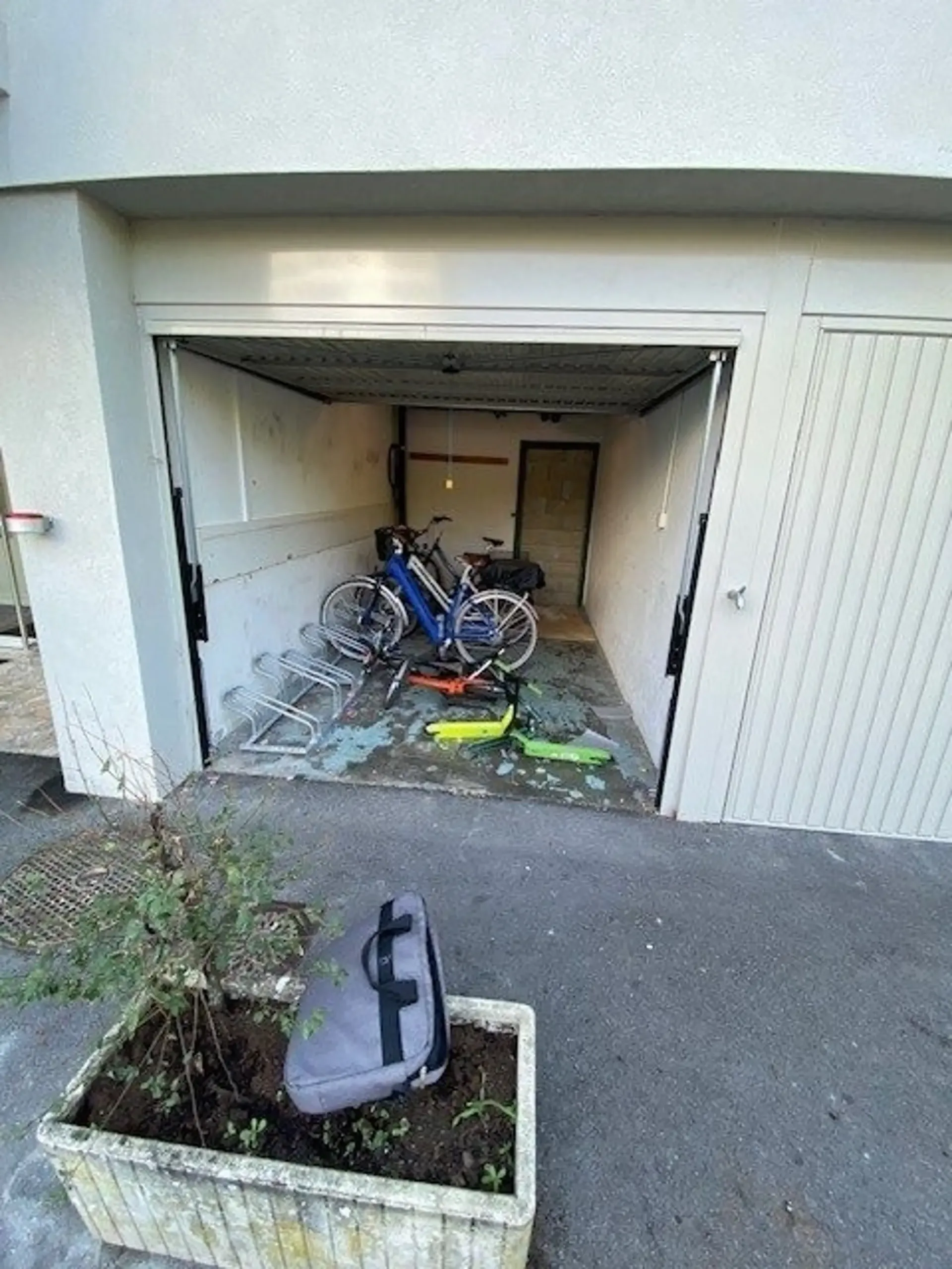 Zu vermieten - Depot - Box 11 m2 - CHF 200/ Monat