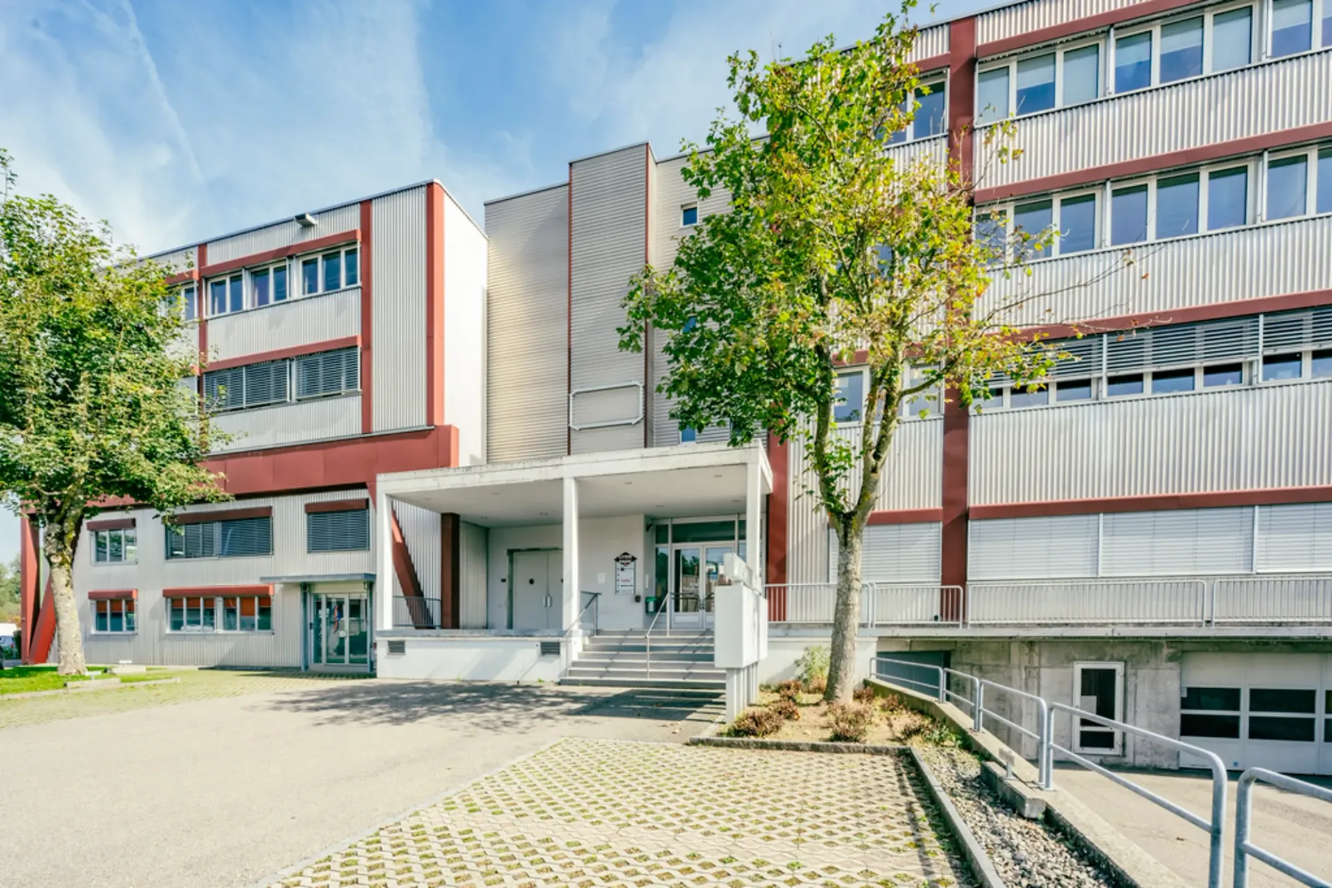 Moderne Büroräumlichkeiten im Erdgeschoss