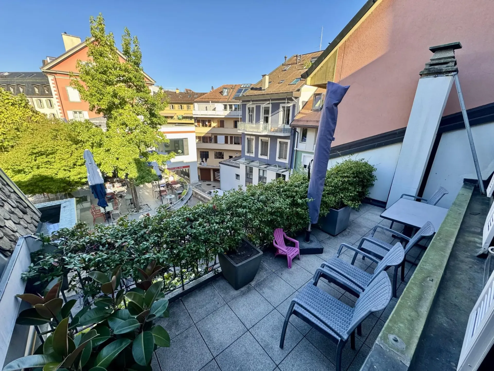Großes Duplex mit 5.5 Zimmern und Balkon im Herzen von Nyon