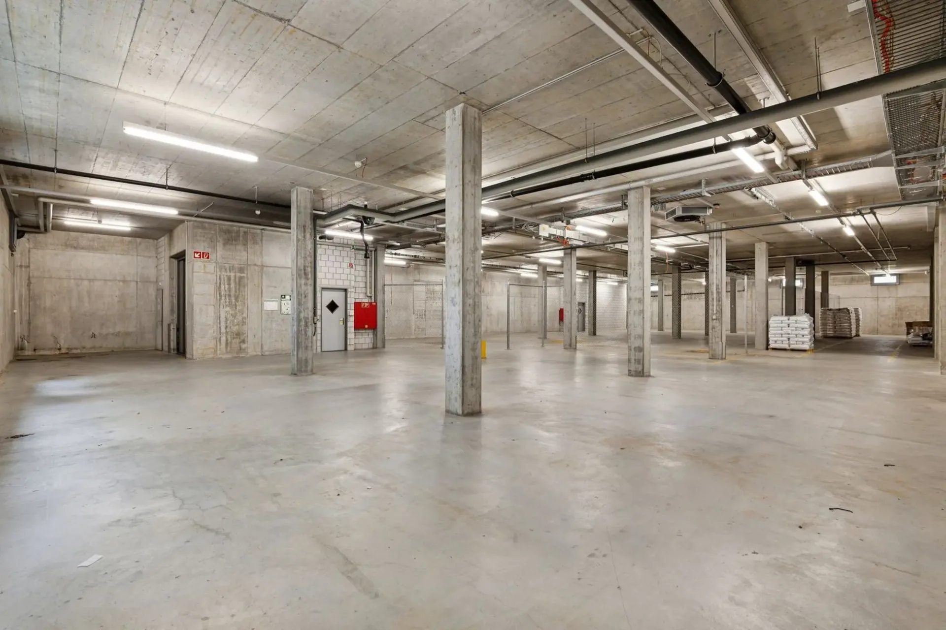 Espace de stockage flexible (757m²) – solution compacte pour le matériel et la logistique