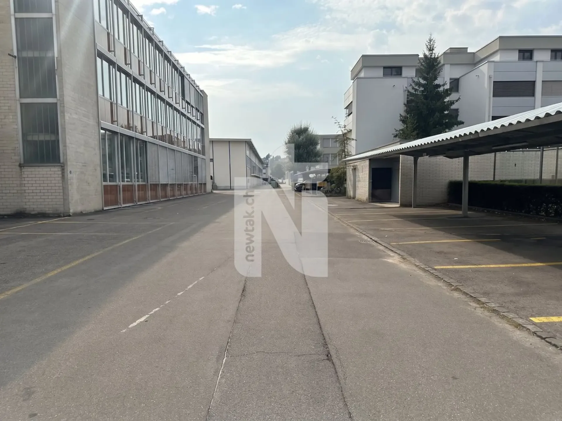 Versatile workshop/commercial space or studio with direct access