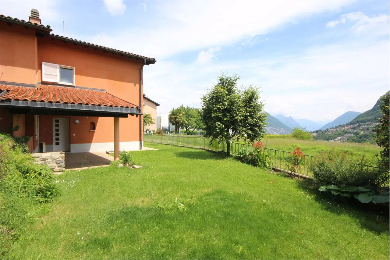 MONTAGNOLA: SINGLE-FAMILY HOUSE WITH OPEN VIEW
