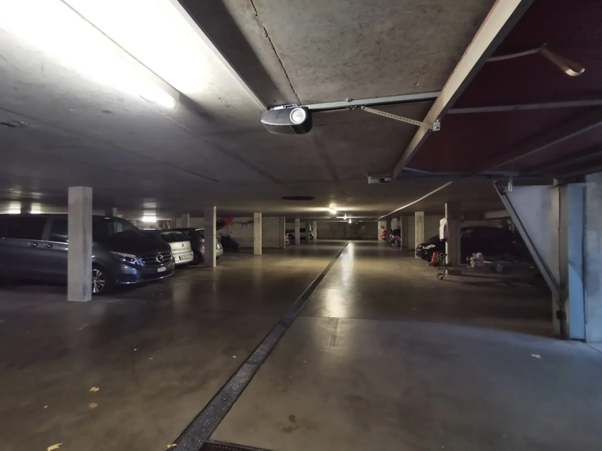Einstellhallenplatz zu vermieten