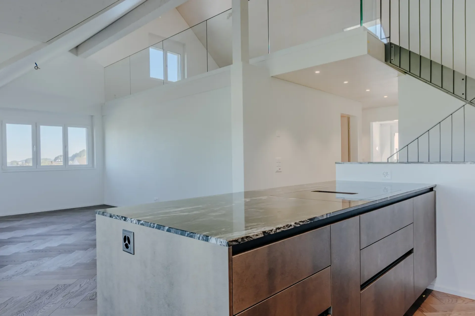Appartement attique exclusif 4.5 pièces avec galerie et terrasse spacieuse