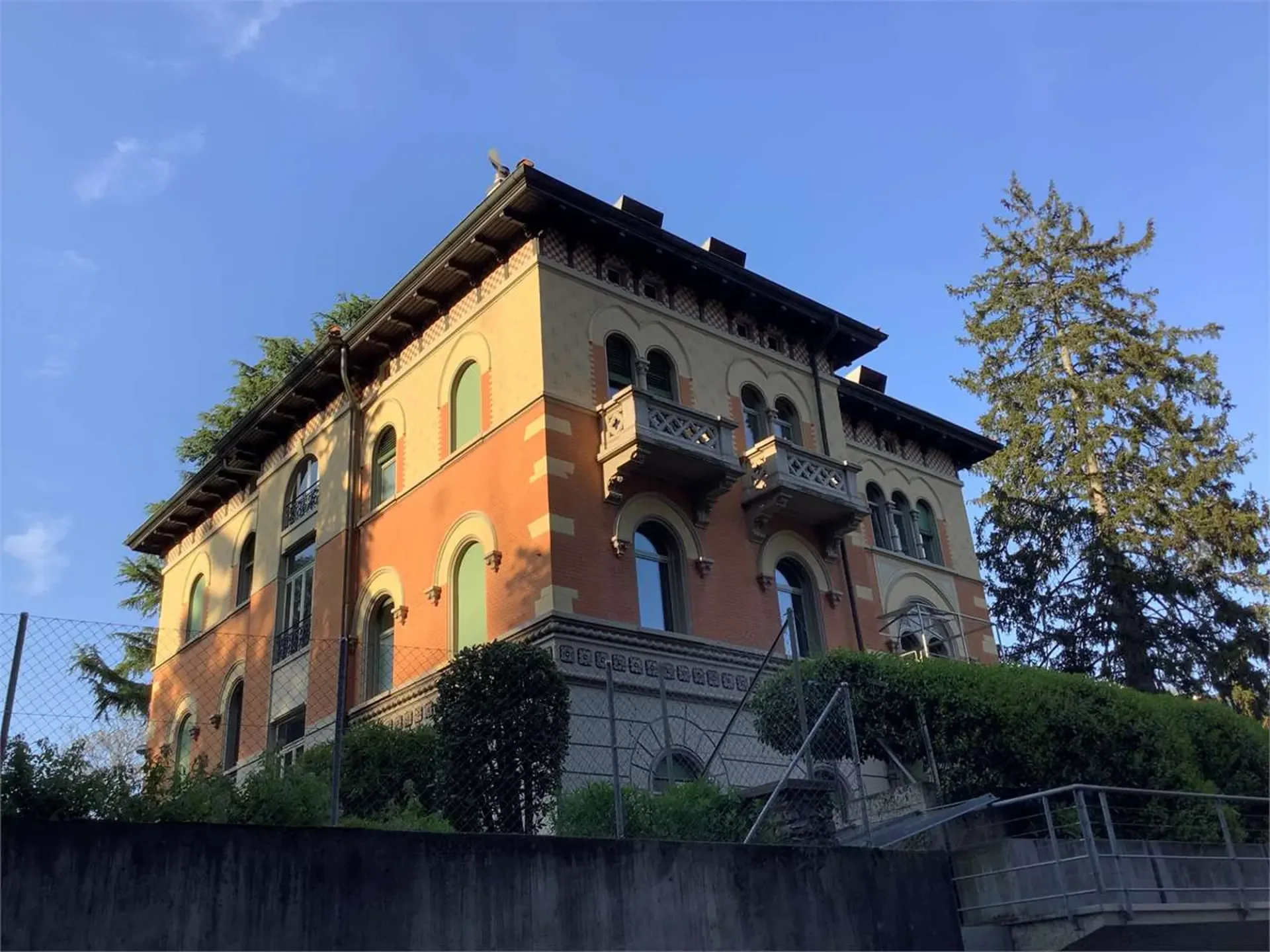 Lugano Zentrum, 5.5-Zimmer-Duplex in einer historischen Villa