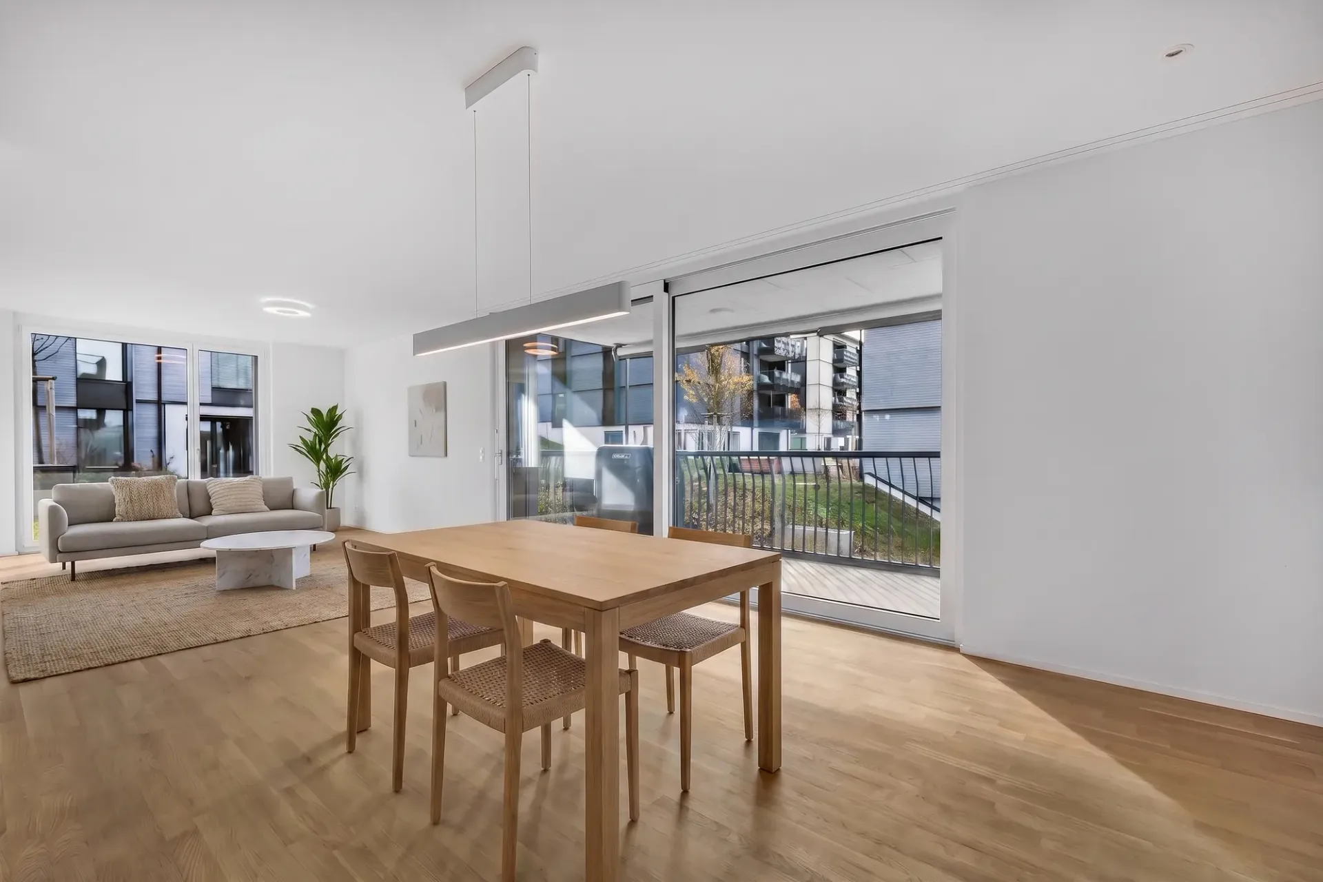 Neubau 2024: Moderne 2.5 Zimmer Eigentumswohnung mit Rundum-Komfort