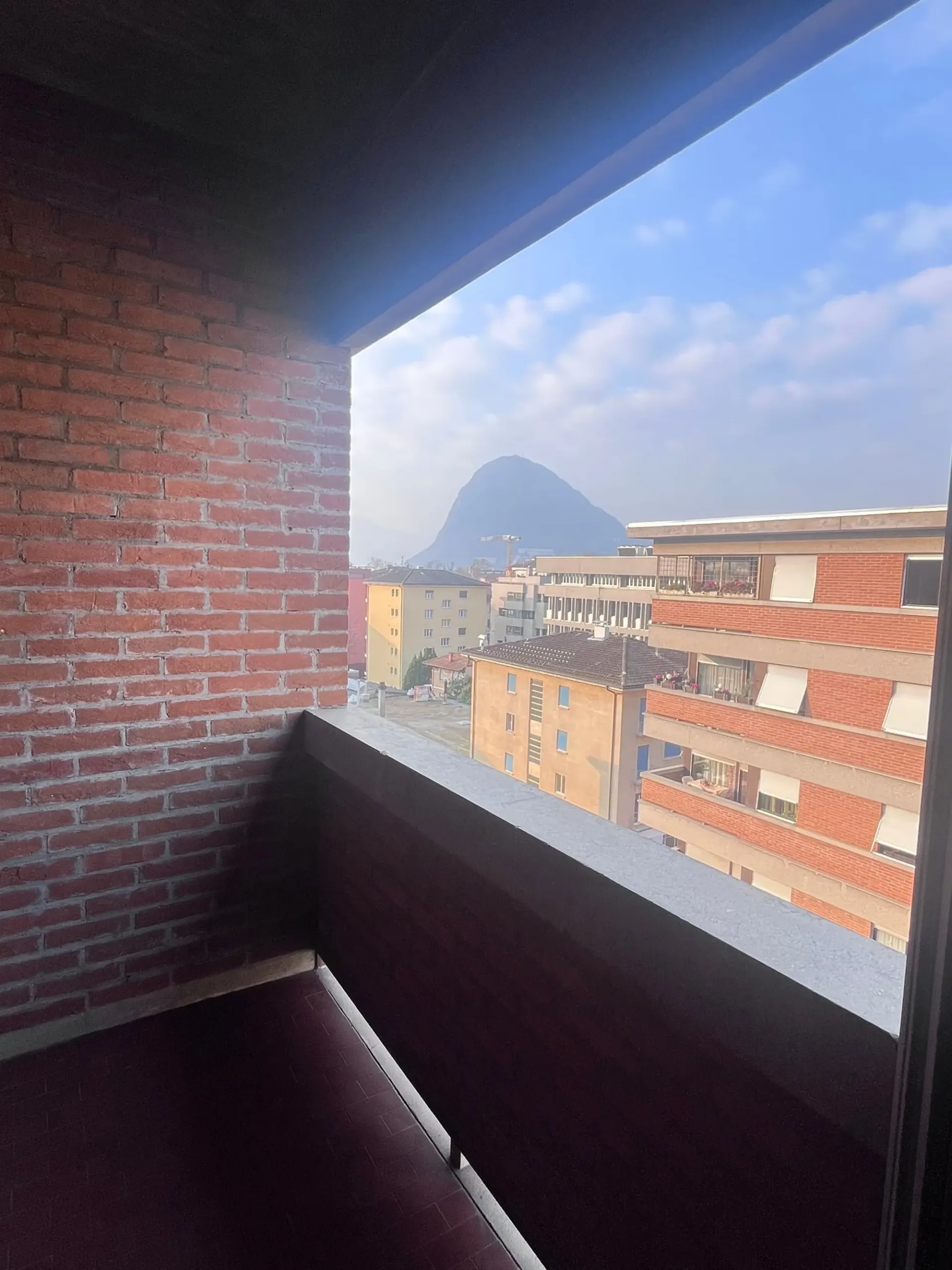 Monolocale mit Balkon und Panoramablick in Lugano