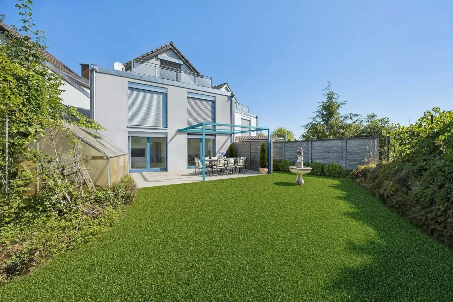 Modernes 5 ½-Zimmer-Reihen-Einfamilienhaus mit Garage und schöner Aussicht