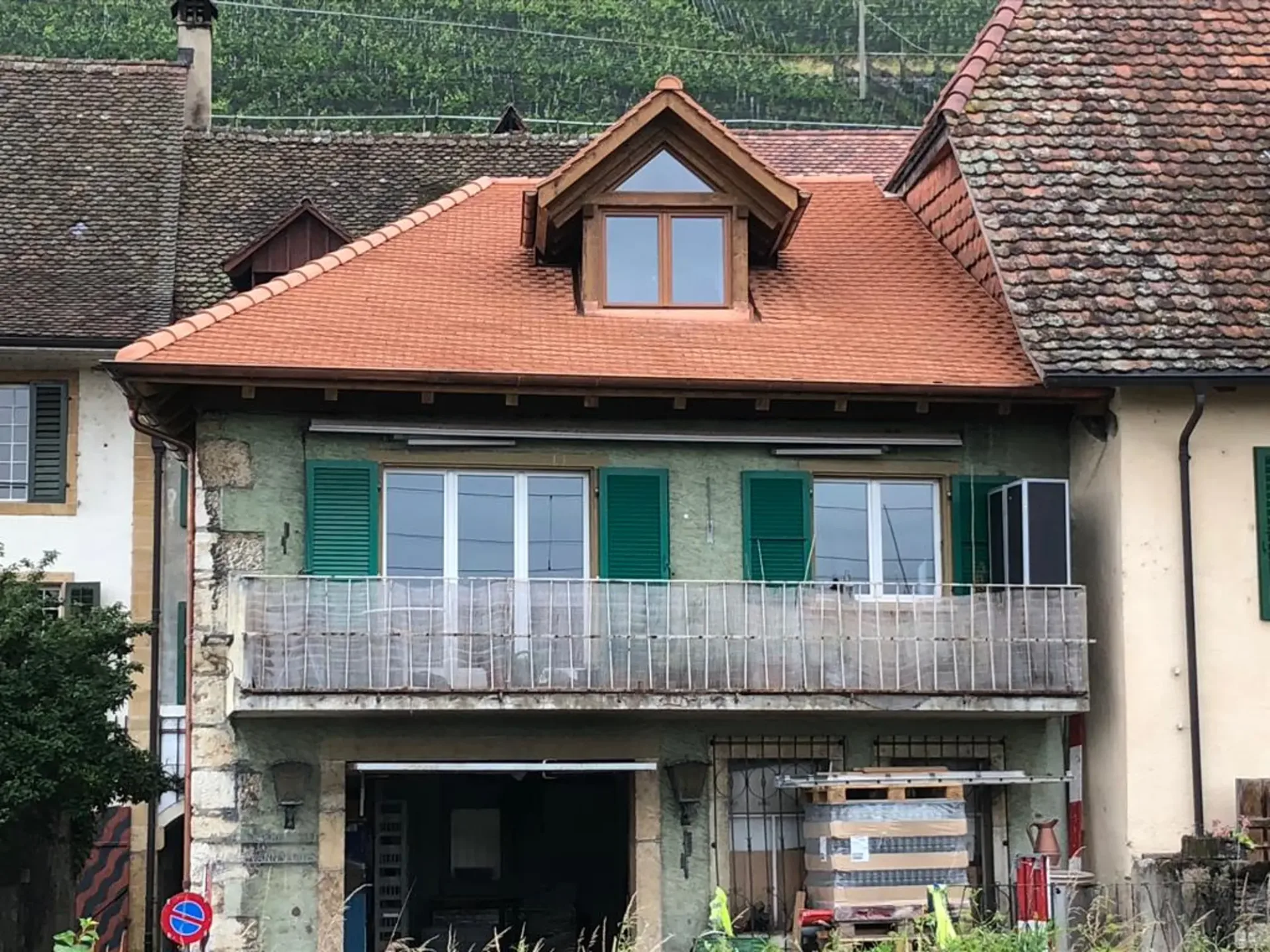 Charmante 4-Zimmer-Maisonette-Wohnung mit Balkon und Seeblick in Ligerz