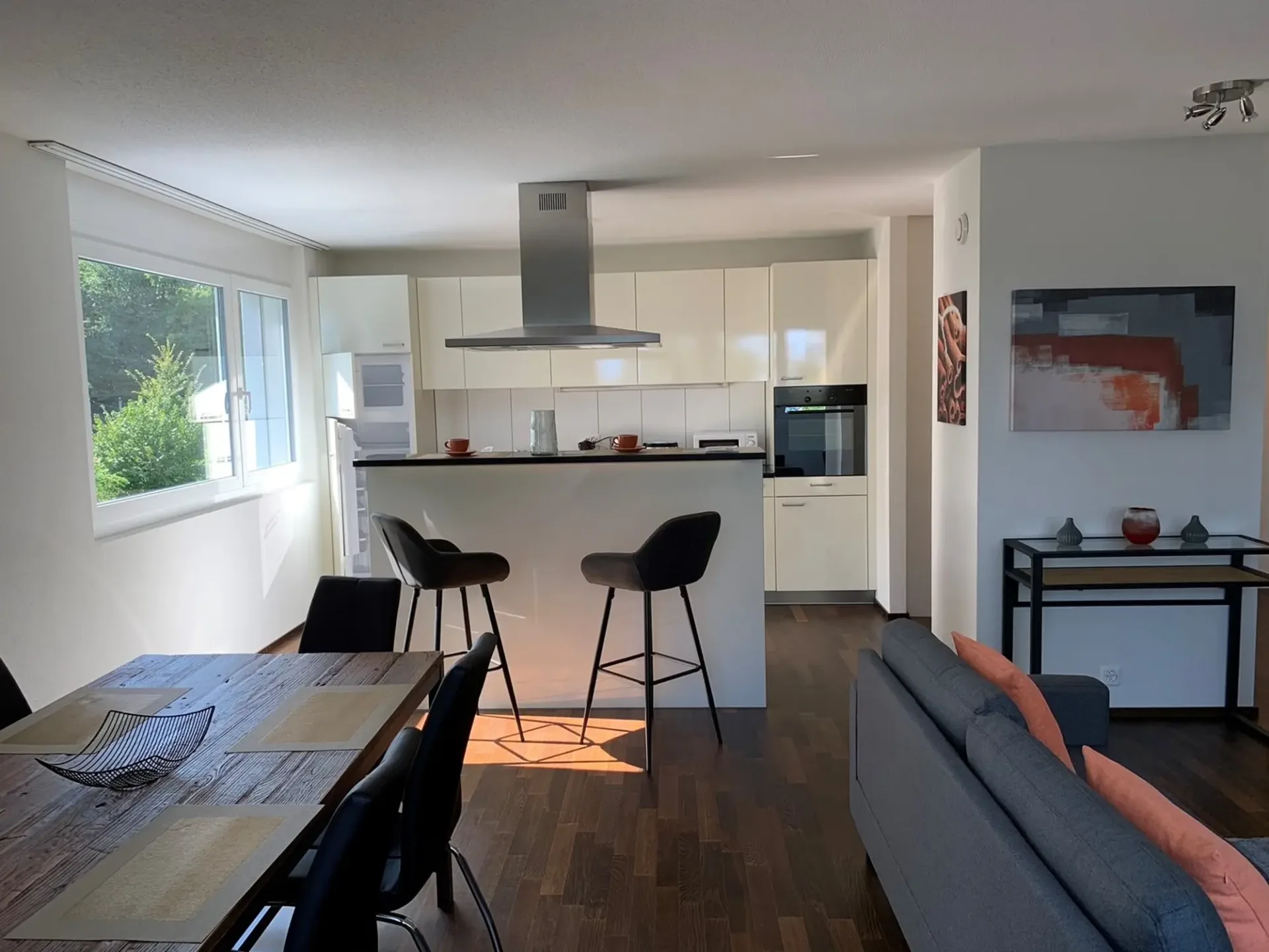 Möblierte 4.5-Zimmer-Wohnung, 3 Minuten vom See entfernt