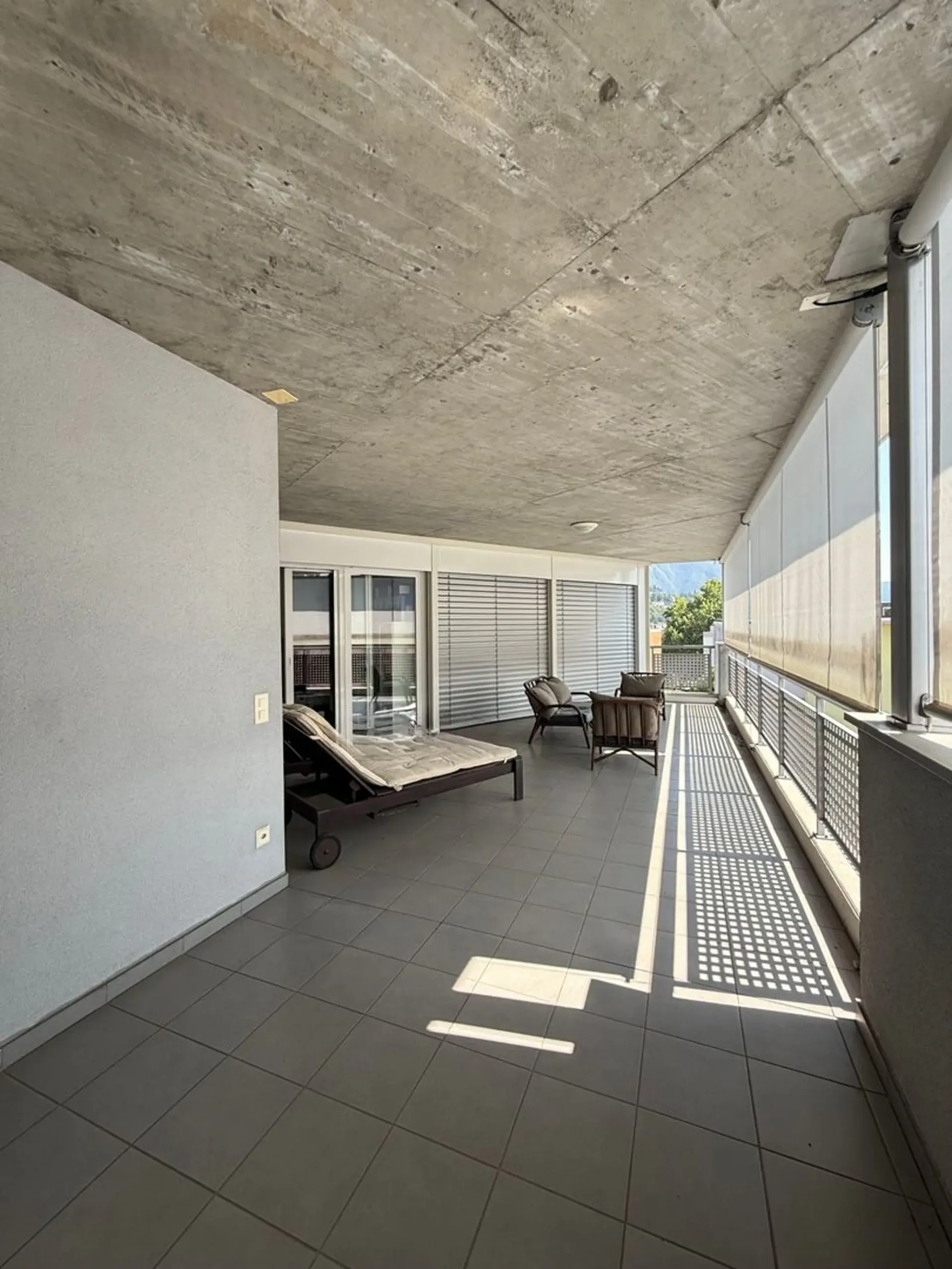 Recente costruzione • Oltre 200 m² di terrazzi privati • Jacuzzi • Vista panoramica • 3 posti auto