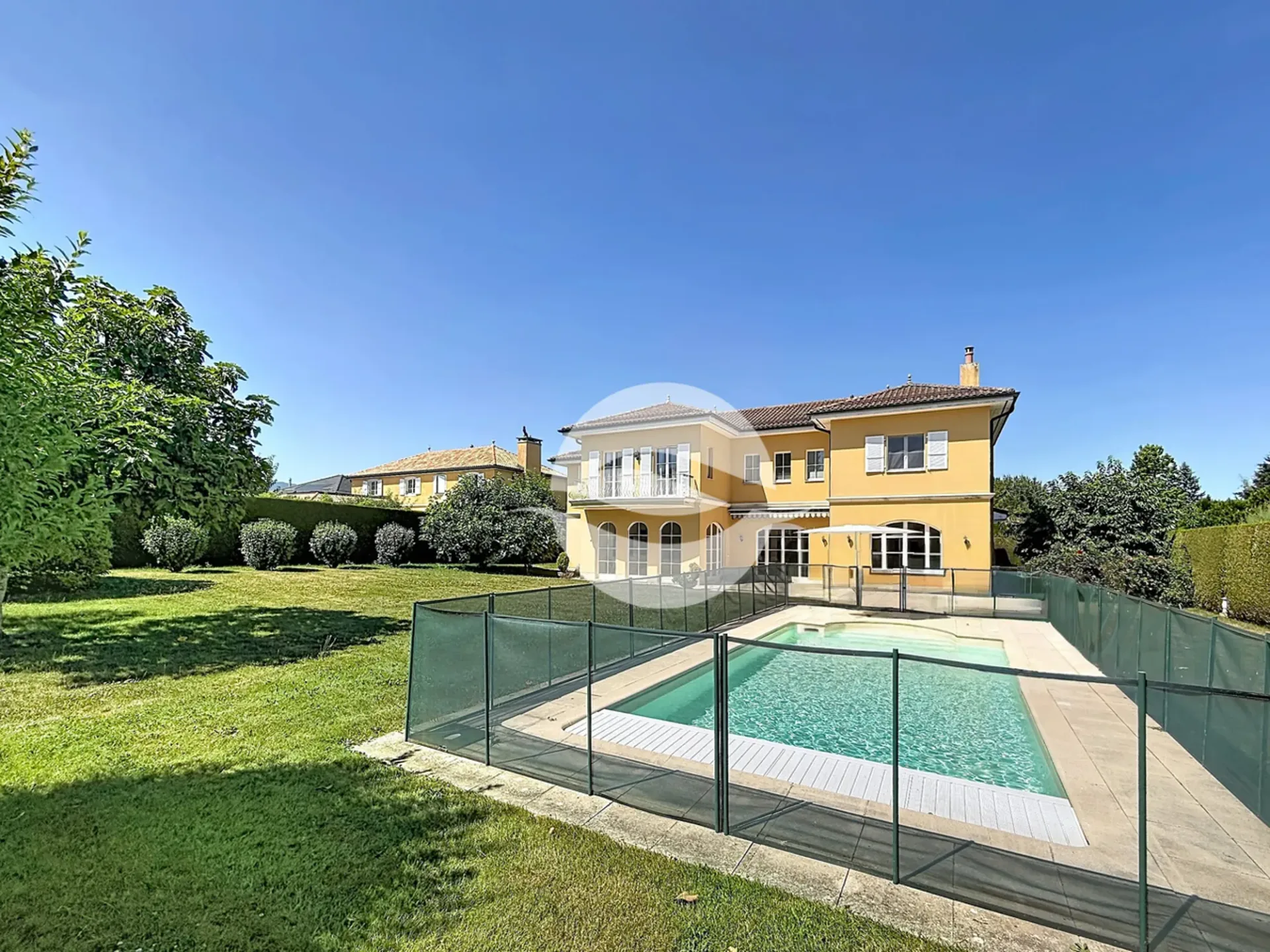 Magnifique villa avec piscine chauffée et jardin clôturé