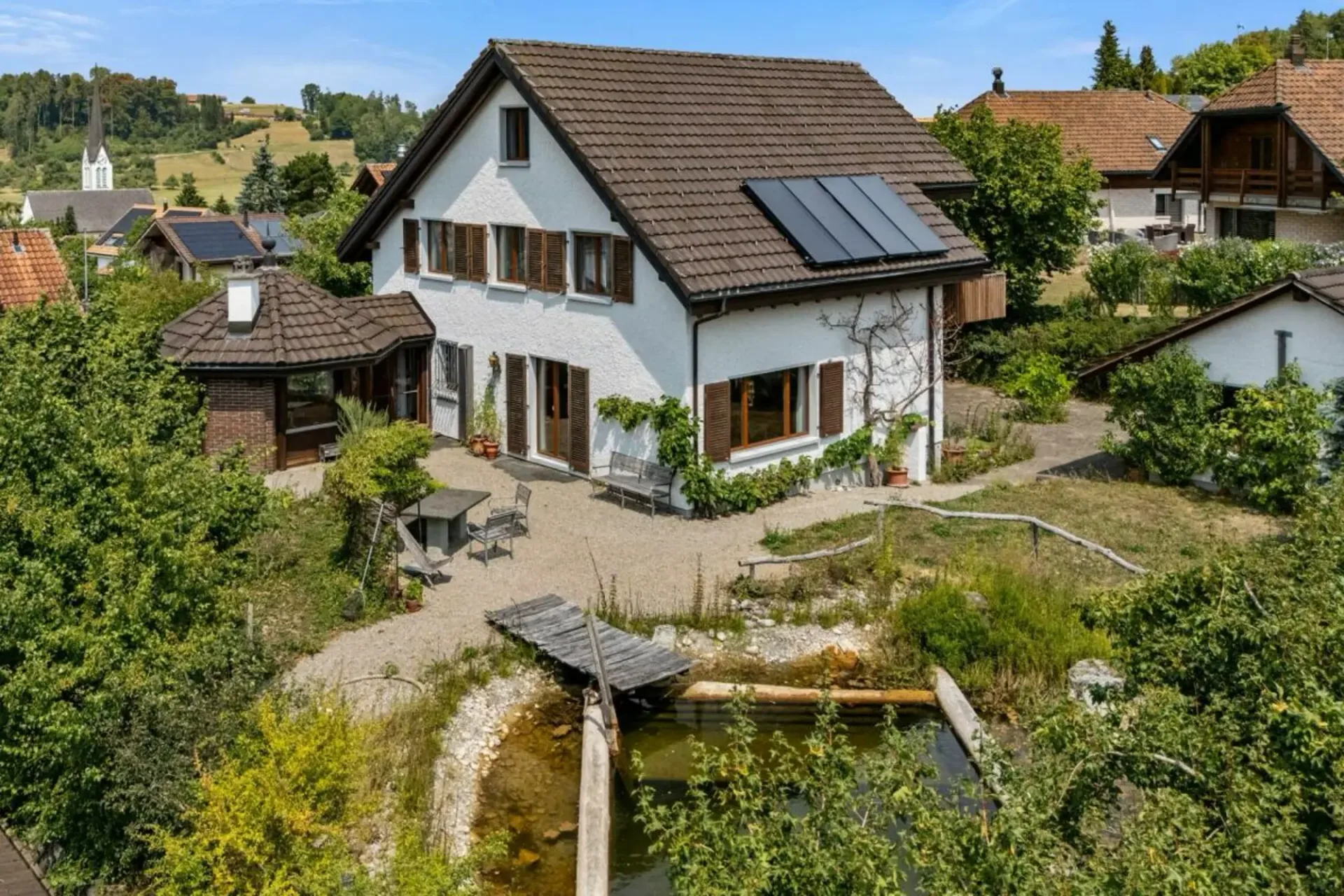 Ein besonderes Zuhause mit Gartenidylle, Privatsphäre und viel Raum