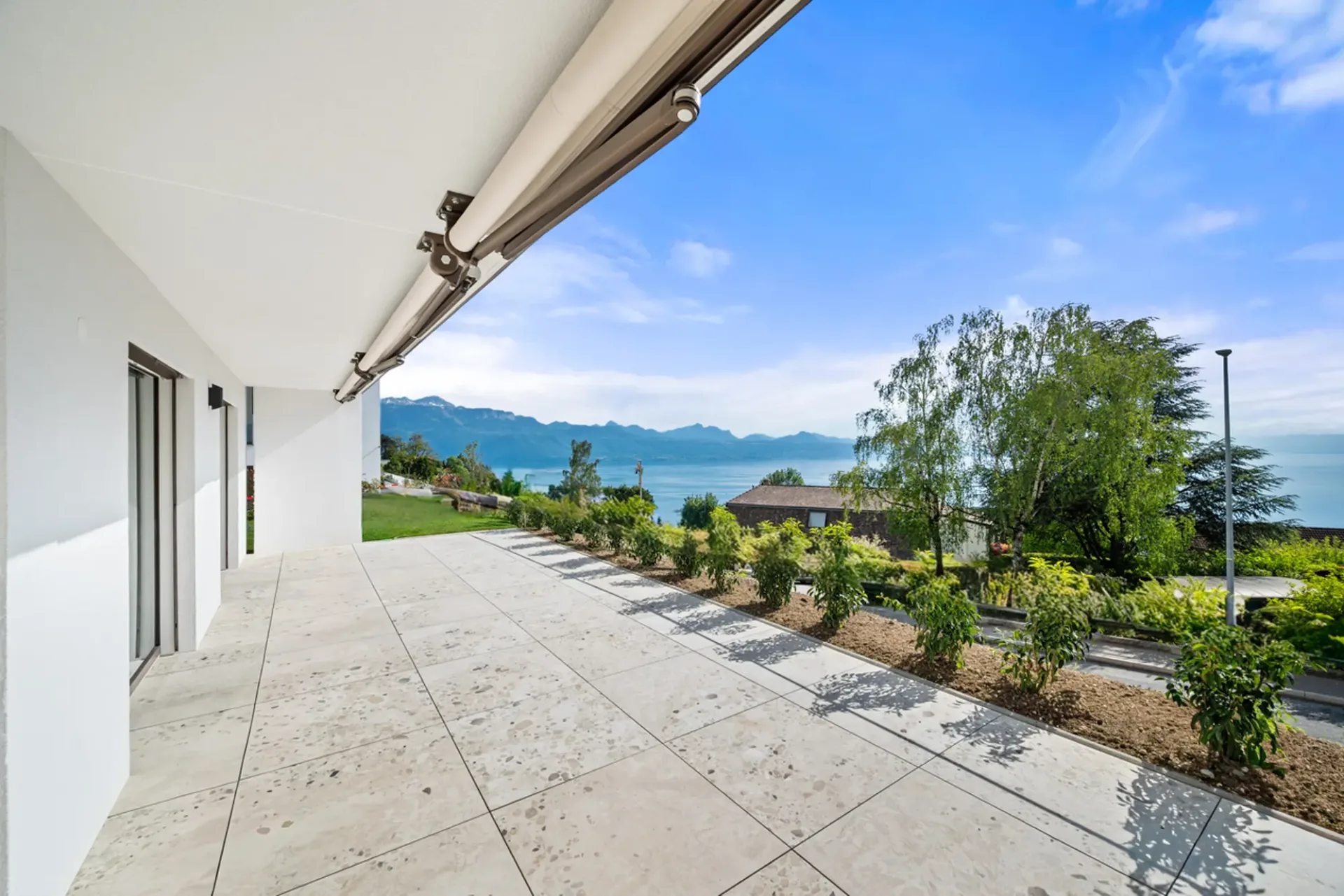 Neuf | Terrasse & jardin avec vue lac