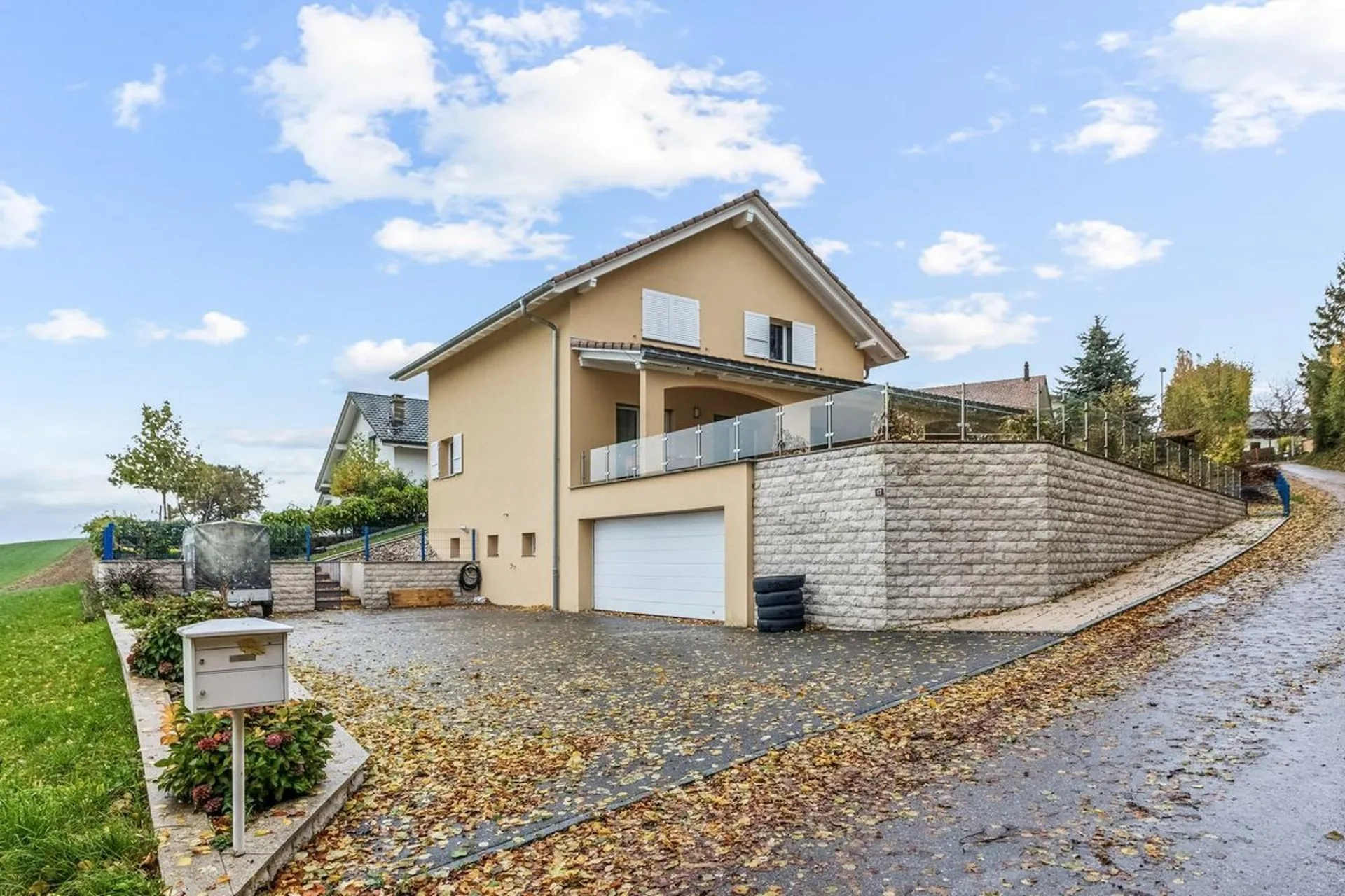 Moderne und helle Einzelvilla, dominierendes Ambiente