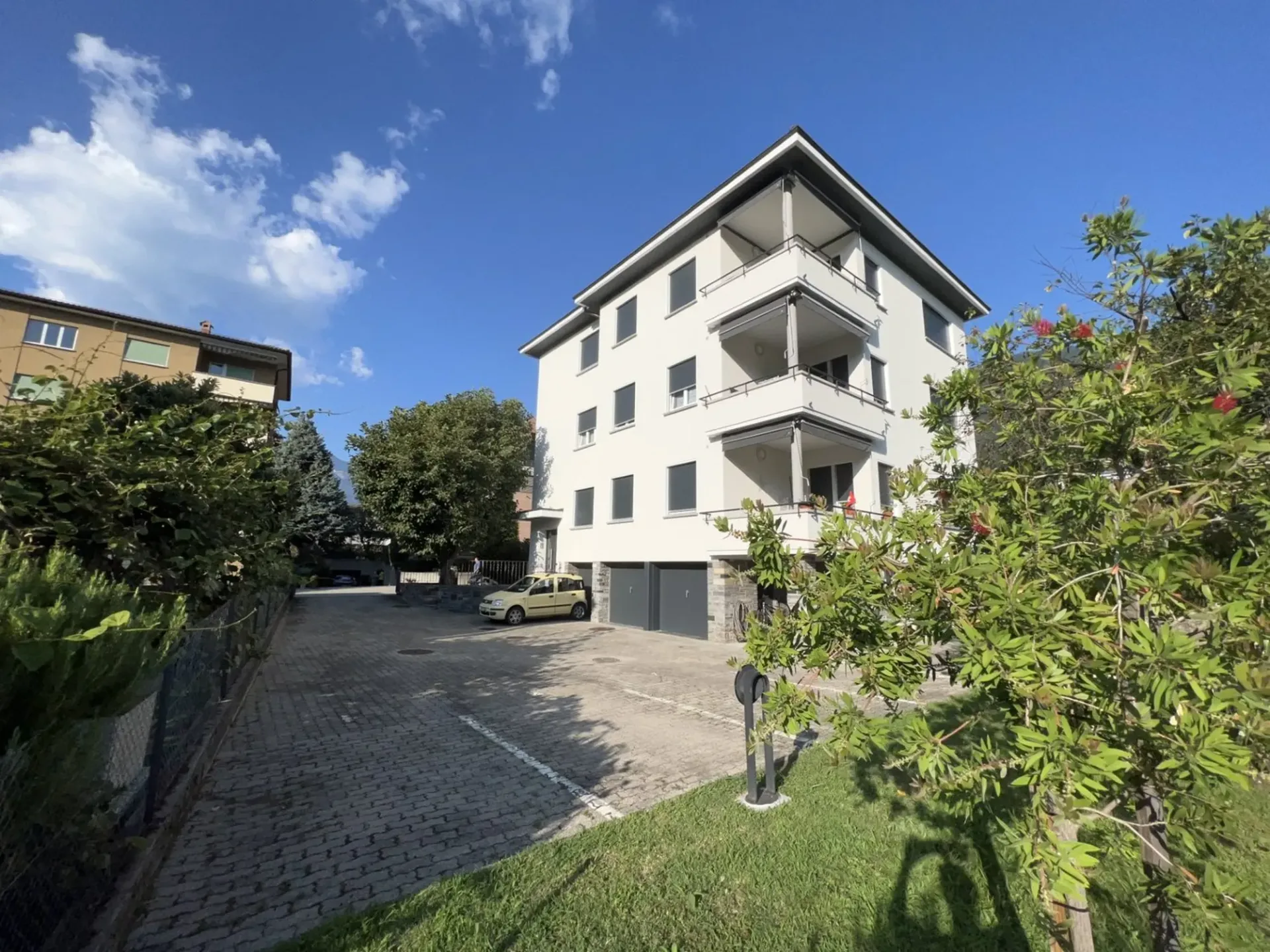 Außenparkplatz in Bellinzona Zentrum zur Miete