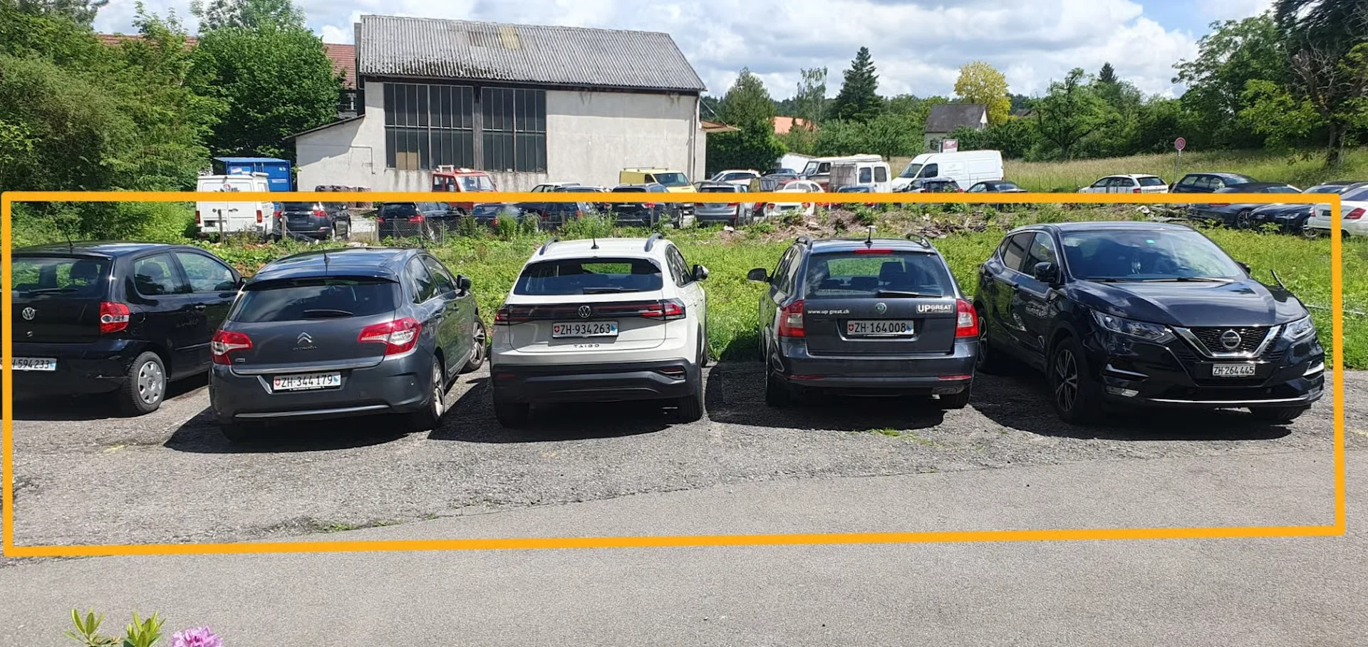 Parkplätze im Wohnquartier - Dübendorf