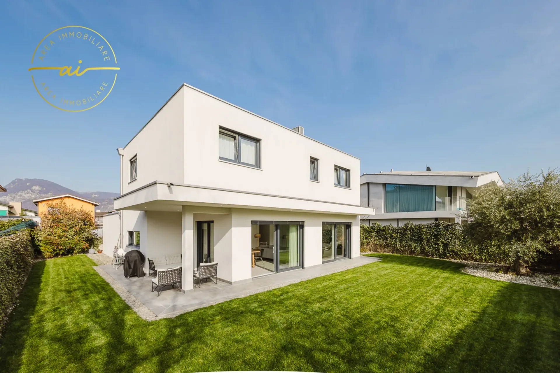 Moderne Villa mit Garten in Ligornetto
