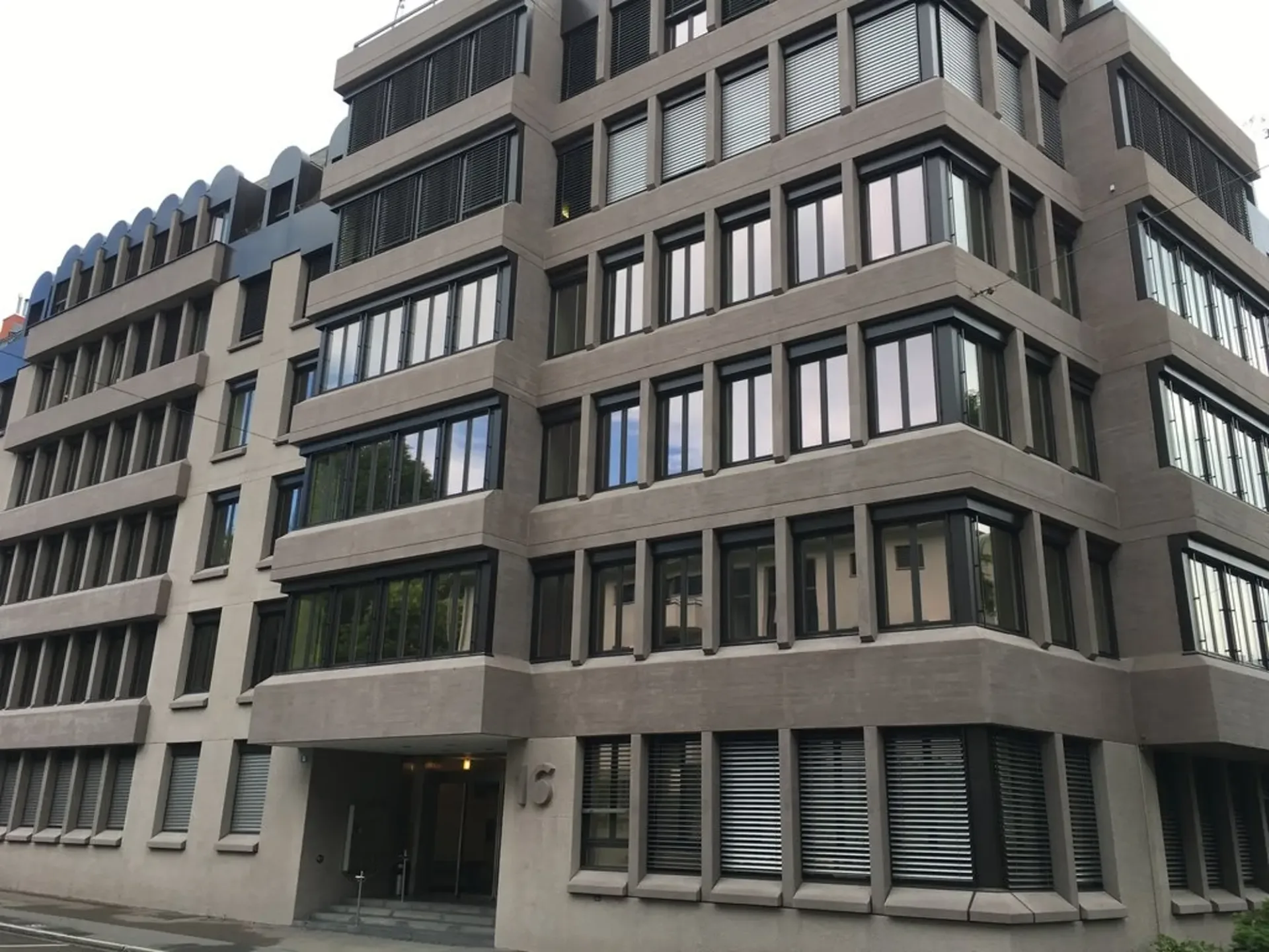 Kleinwagen Einstellplatz / Motorradplätze Nähe Zürich-Enge