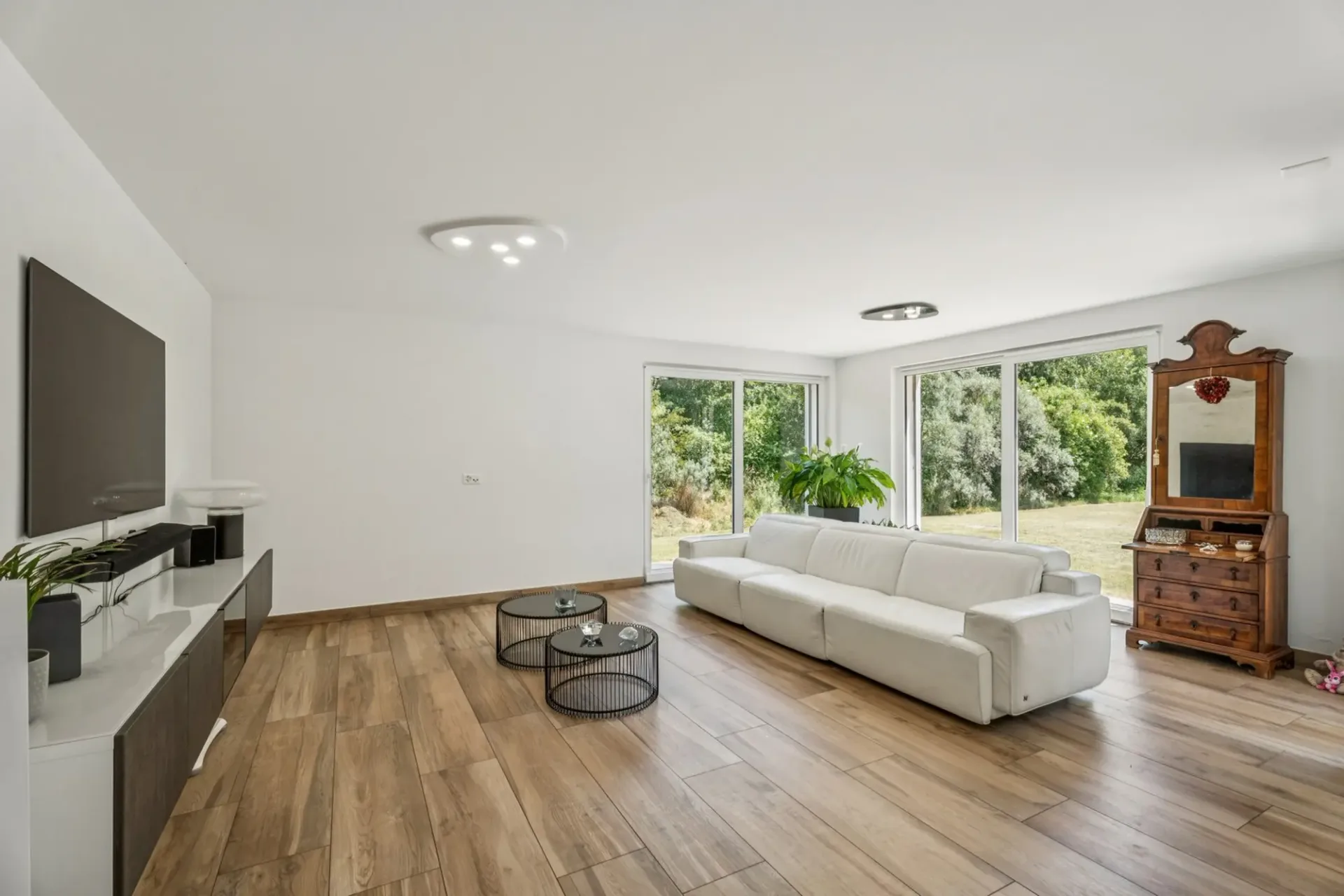 Modernes Familienhaus mit großem Garten