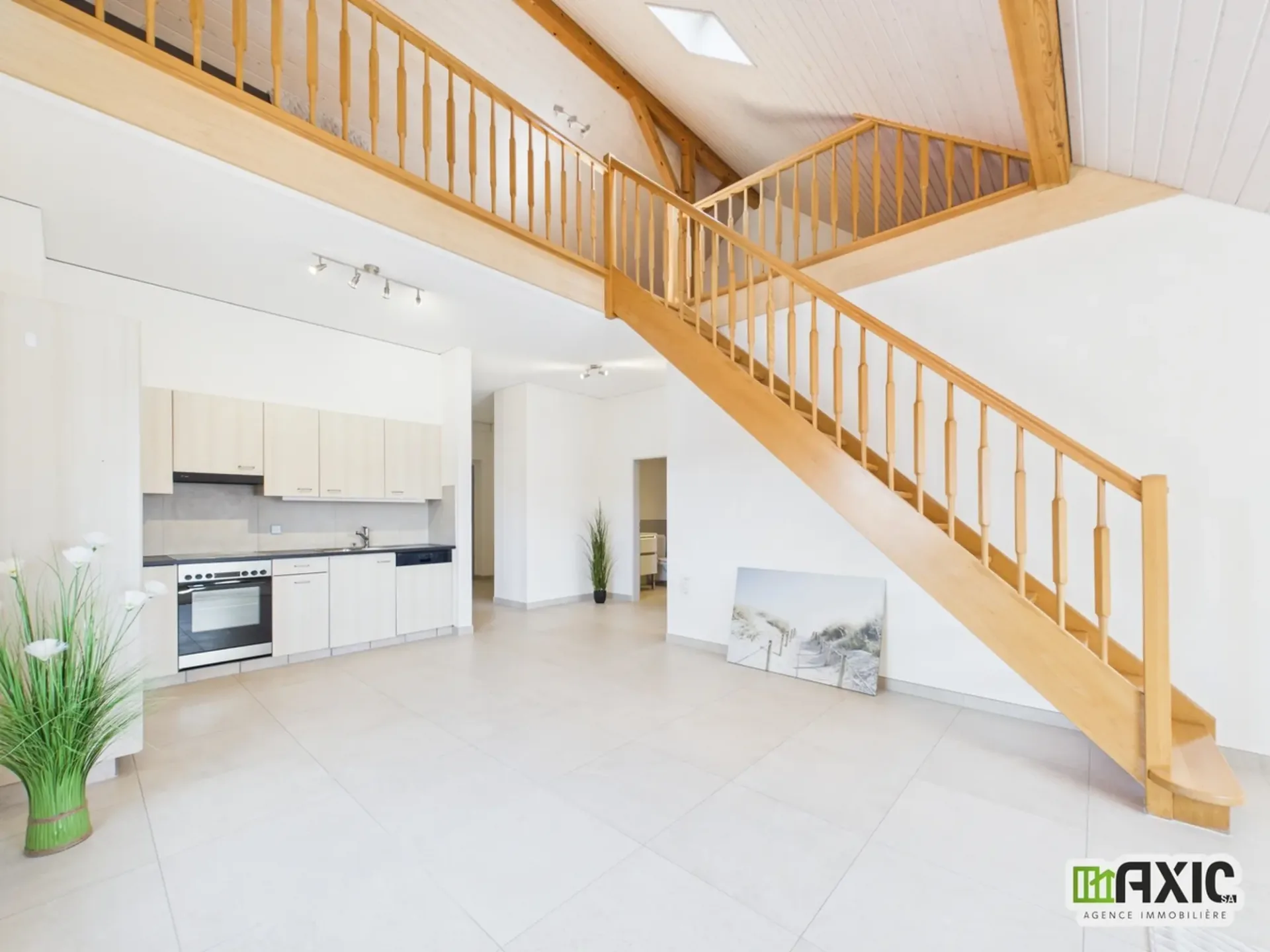 Spacieux duplex de 4 pièces en PPE au 2e étage à Alle