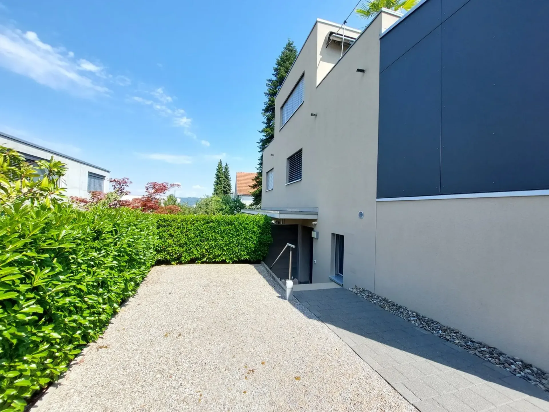 Moderne avec place assise dans un environnement calme