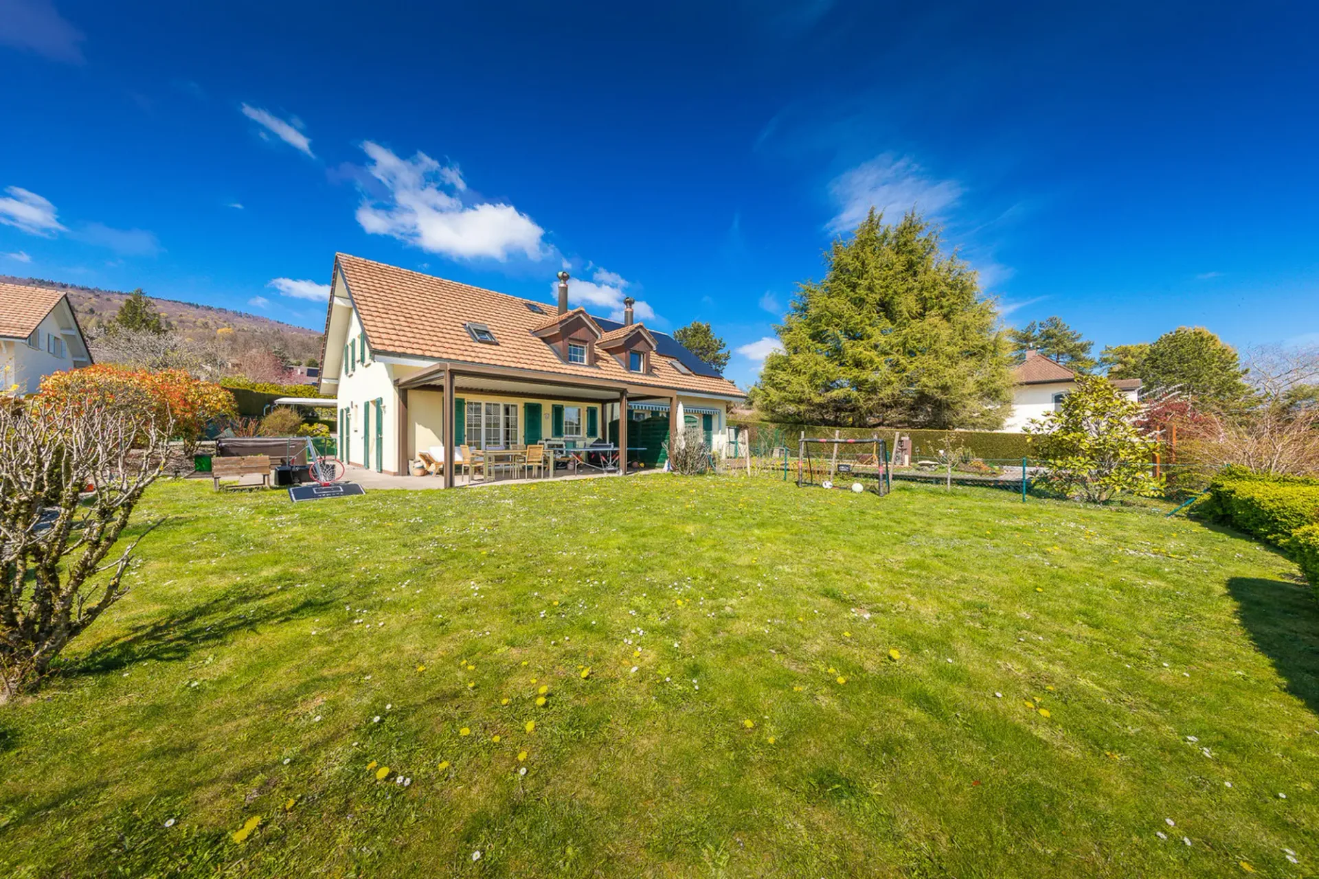 Beautiful semi-detached villa in Genolier