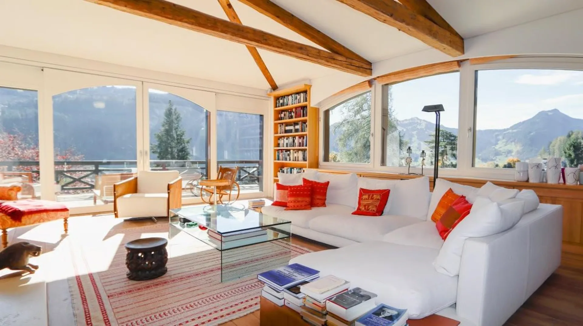 Casa di villaggio svizzero con piscina e spa