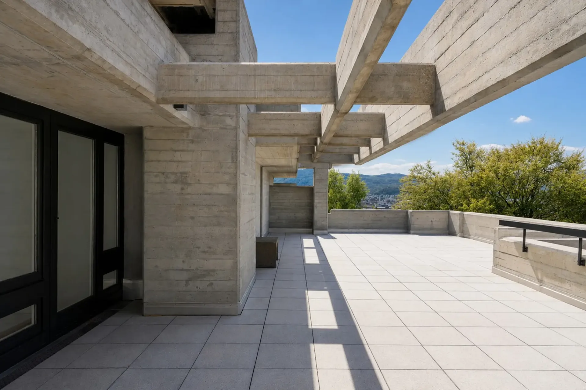 Appartamento da sogno inondato di luce con terrazza sulla copertura di oltre 250m² a Zürich-Höngg