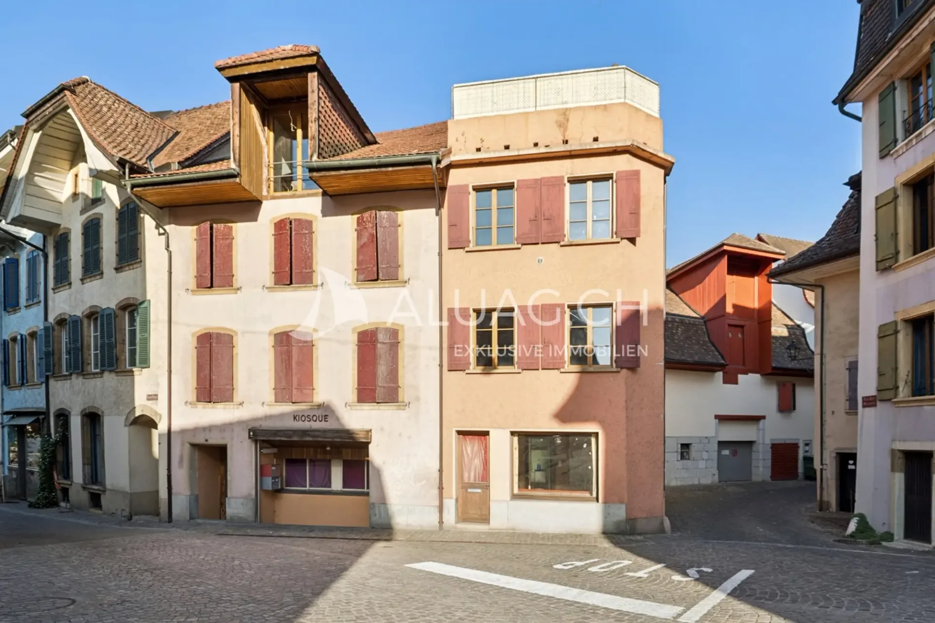HISTORISCHES REIHENECKHAUS IN LA NEUVEVILLE