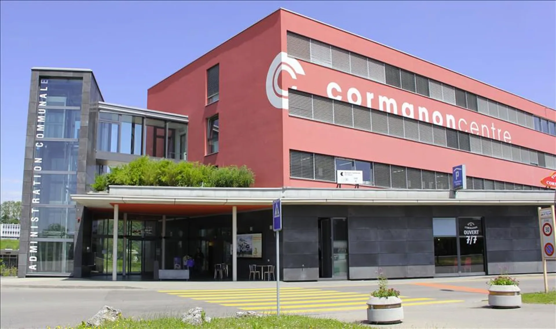 Verkaufsfläche von 55 m² mit strategischem Fußgängerverkehr im Centre Cormanon