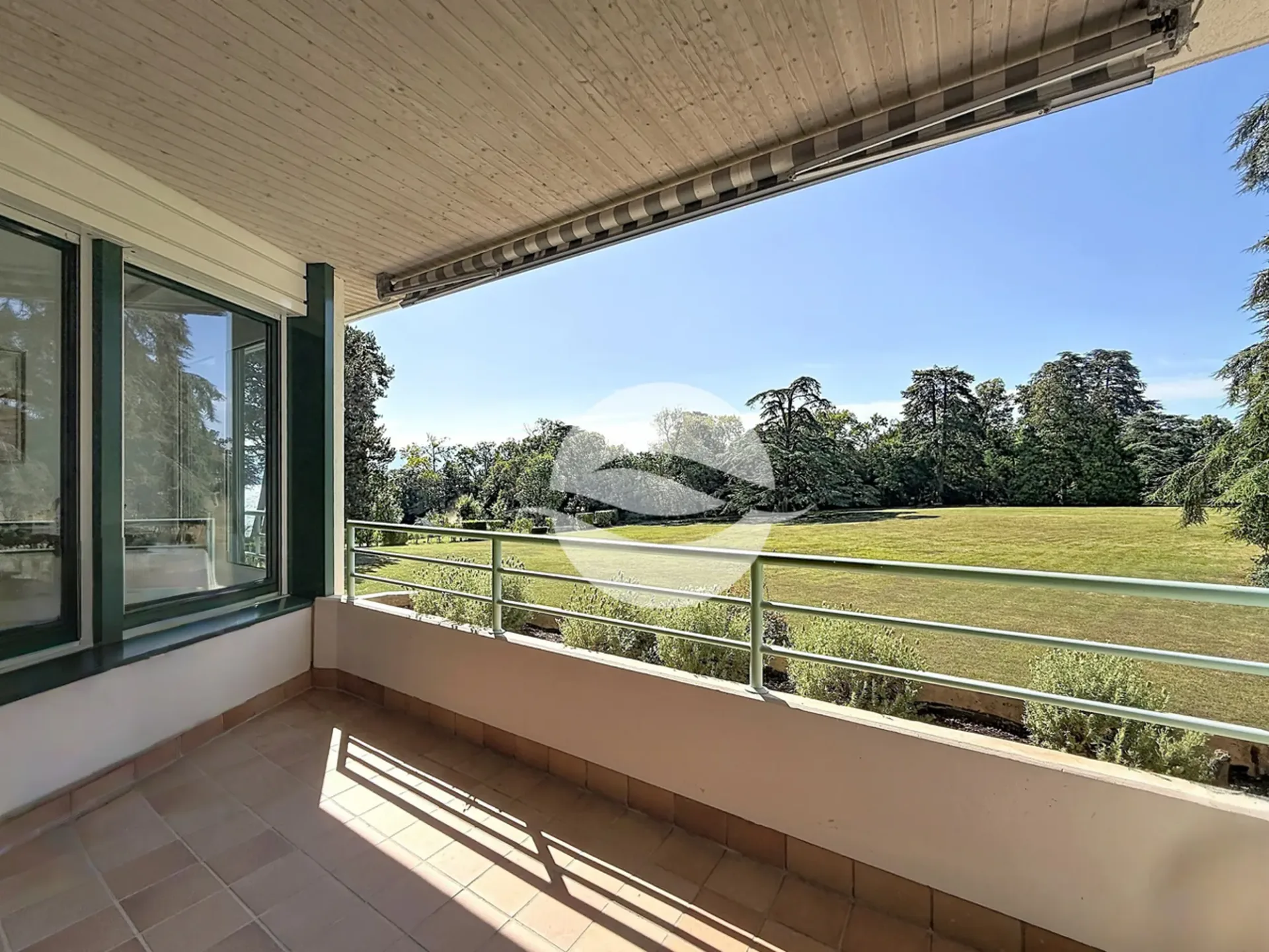 Duplex mit Dachterrasse in einer Residenz in der Nähe des Sees