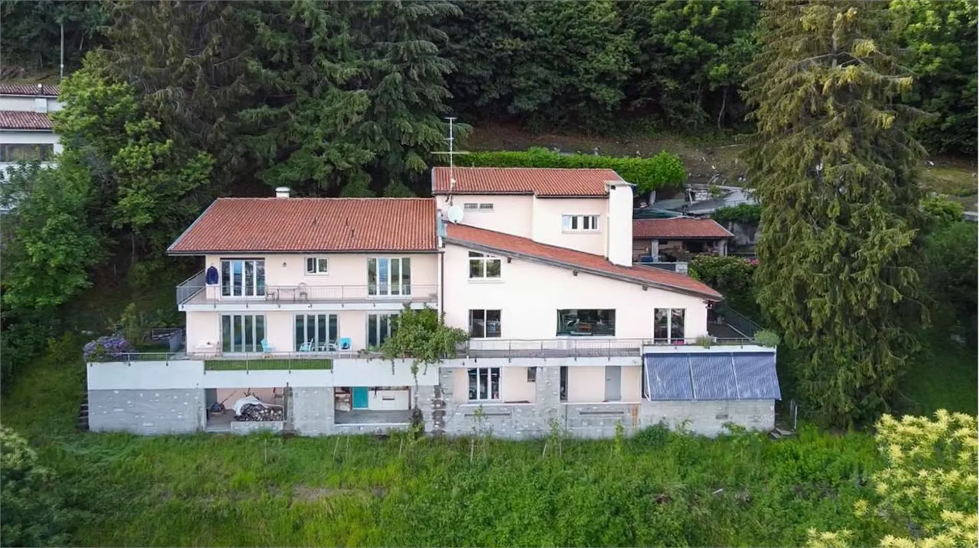 Sagno: Villa mit Pool