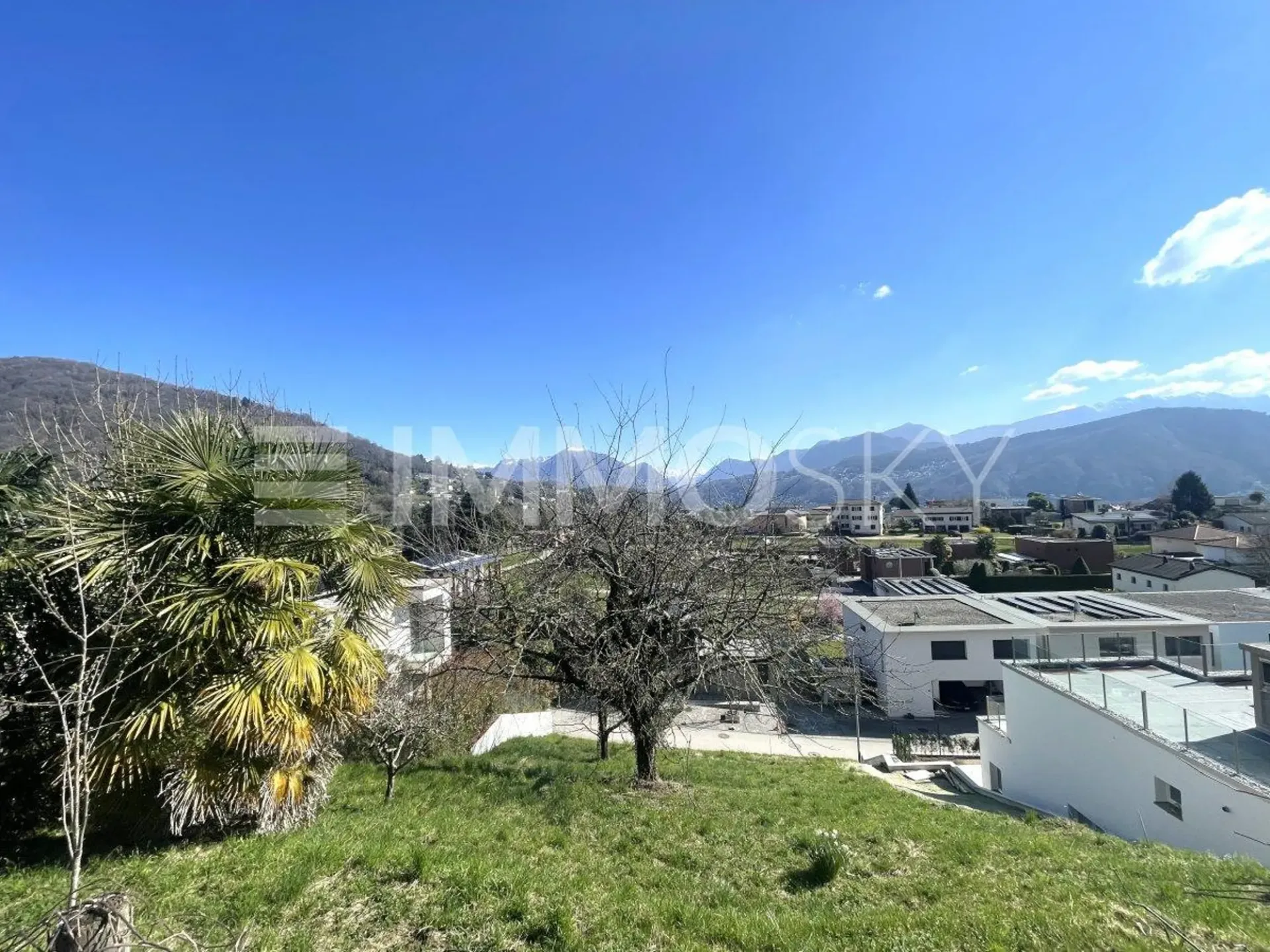 In zona soleggiata e panoramica
