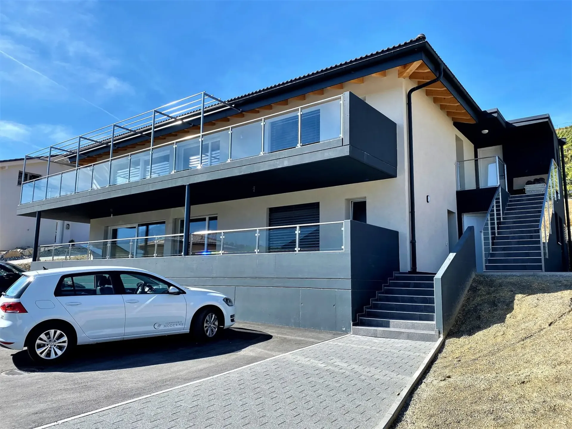 Champlan, Dachgeschosswohnung mit 4.5 Zimmern und 3 Außenparkplätzen