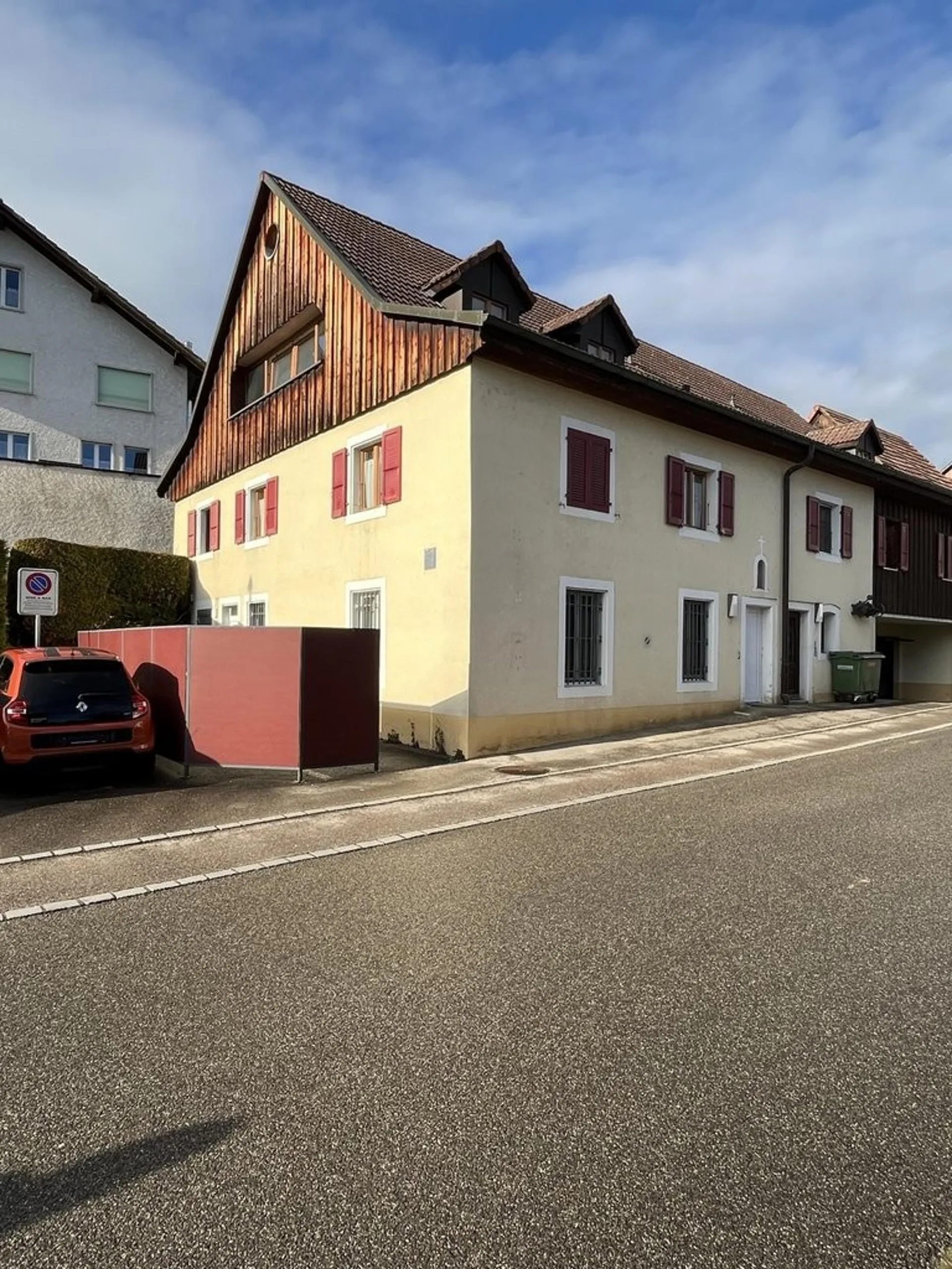Große 6.5-Zimmer-Wohnung in Courtedoux zu vermieten! 1. Nettomiete gratis!
