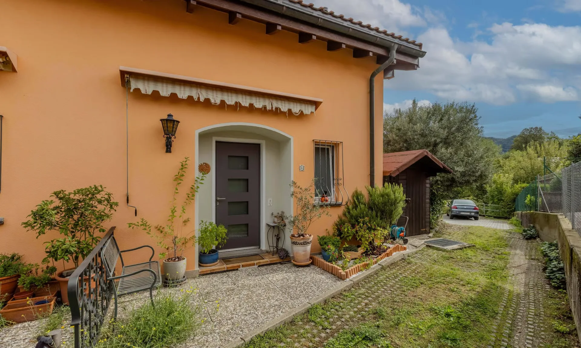 Schönes Reihenhaus mit 3,5 Zimmern, Garten und zwei Terrassen.