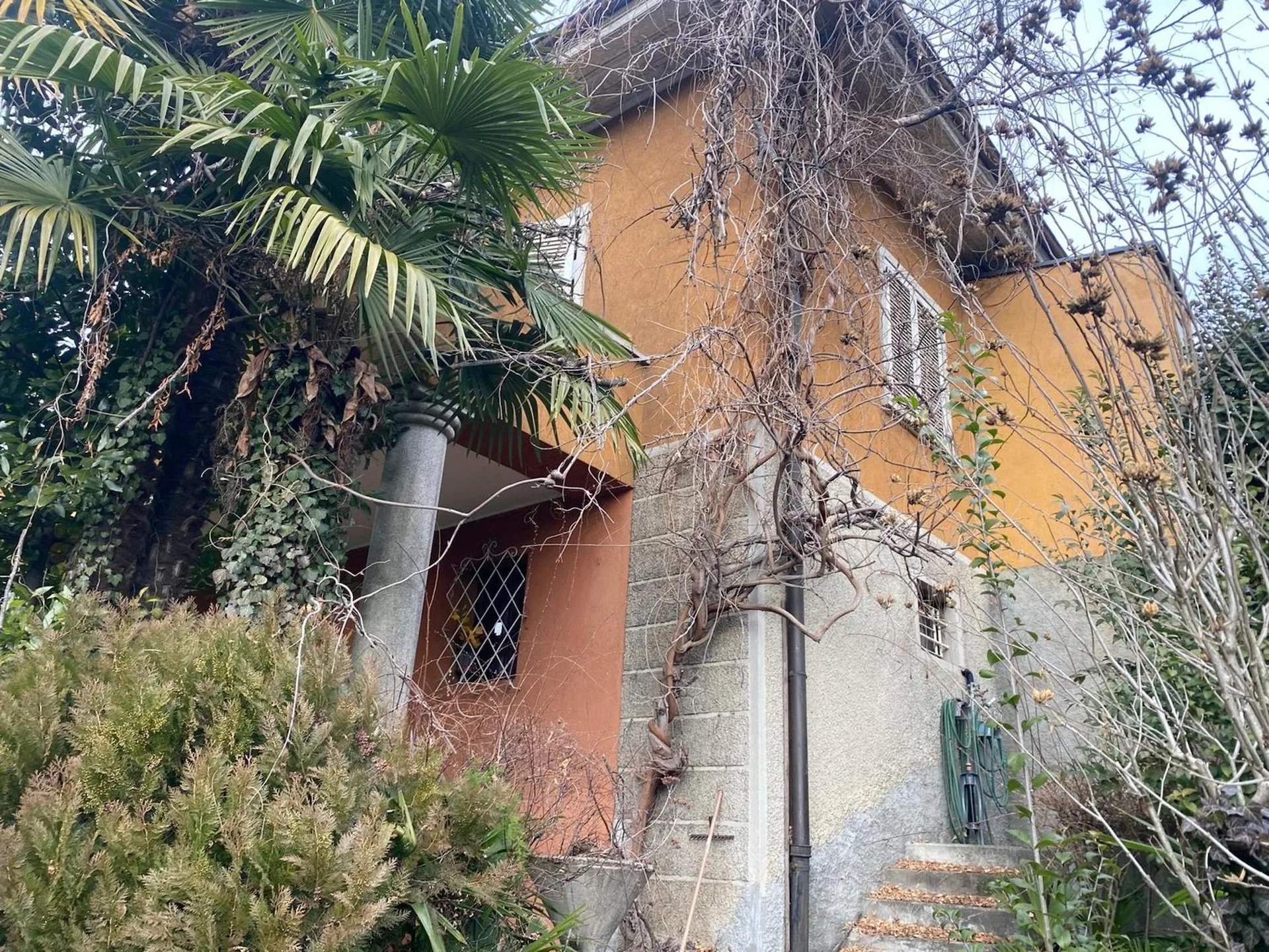 Elegantes Tessiner Haus aus den 60er Jahren zur Renovierung