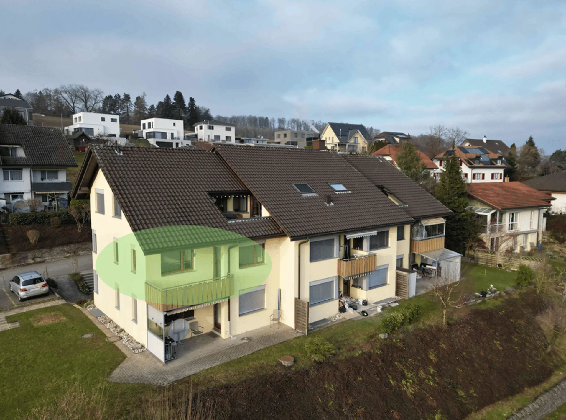 Schöne 4.5 Zimmer Wohnung mit Aussicht und Einzelgarage