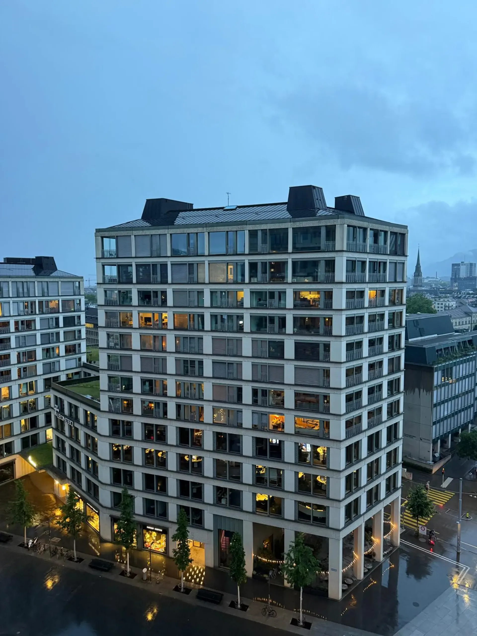 Appartamento penthouse esclusivo all'ultimo piano su Europaallee
