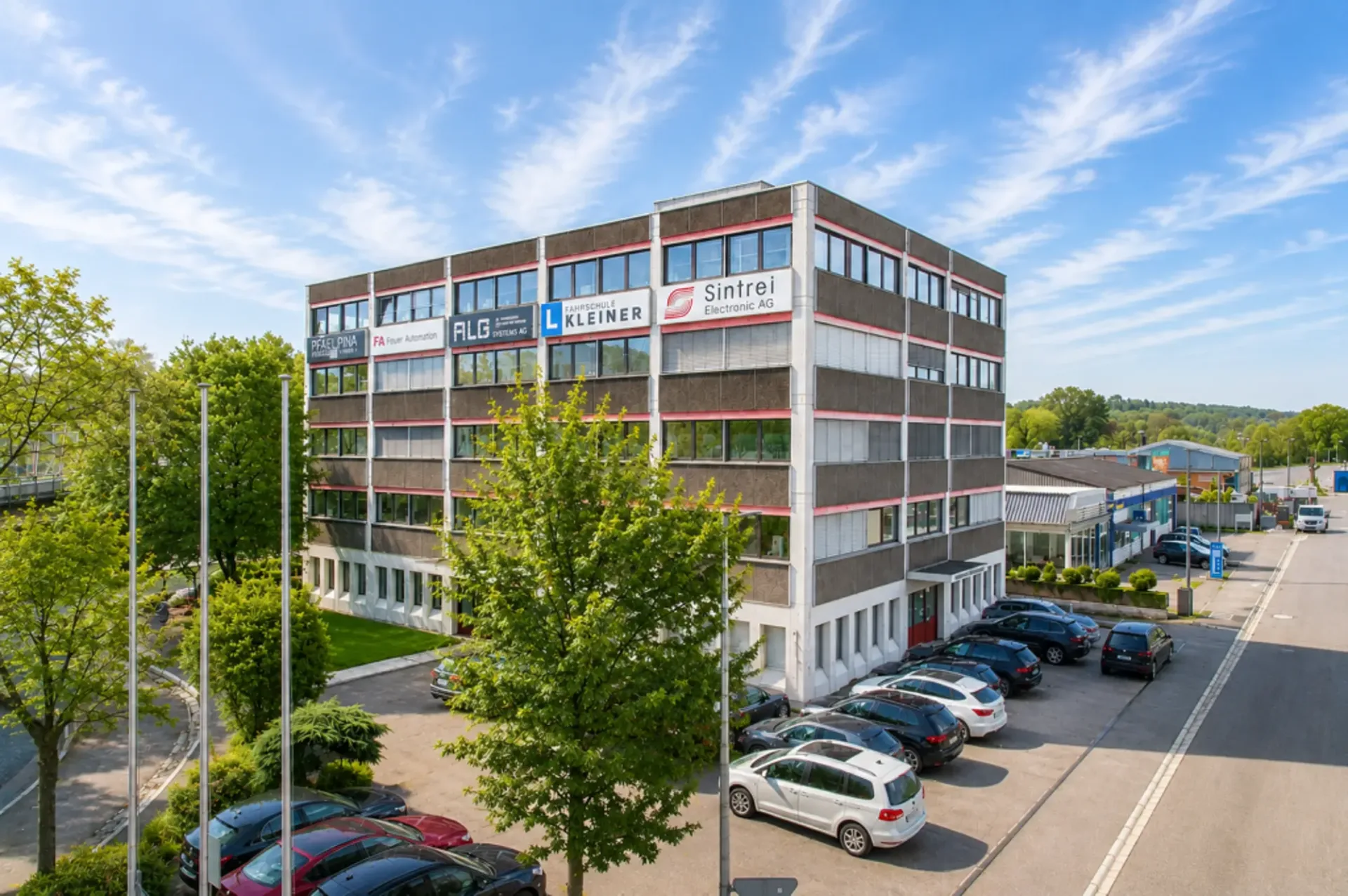 Espaces de bureau rénovés, modulaires, dans un excellent emplacement à Neuenhof