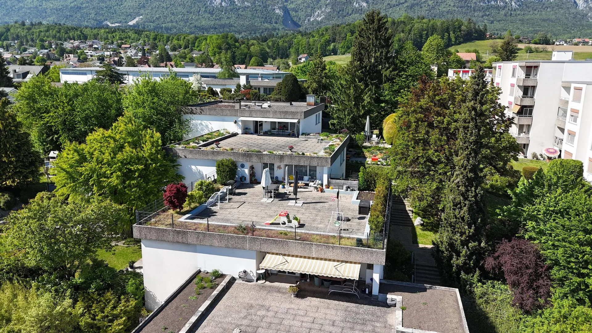 Bellach : maison de terrasse 5,5 pièces, 200 m² de terrasse, rénovée